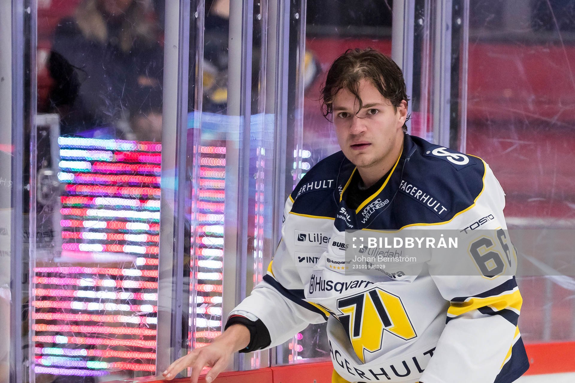 HV71s Olle Strandell lämnar isen