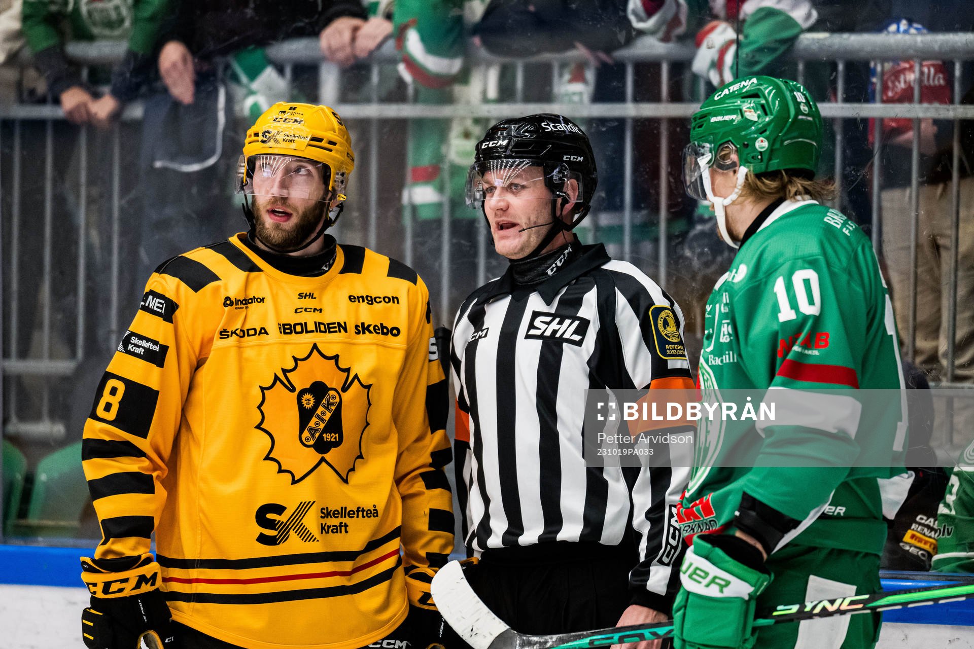 Skellefteås Petter Granberg och Domare Daniel Eriksson och