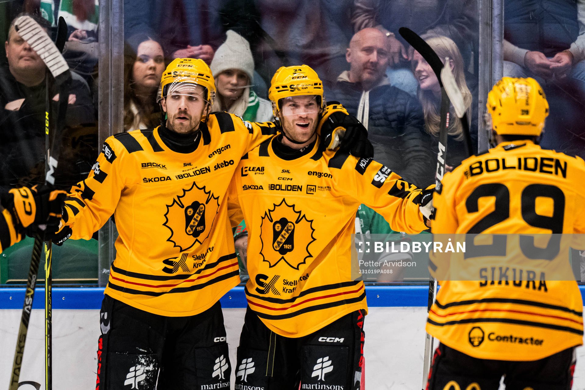 Skellefteås Arvid Lundberg och Oscar Lindberg jublar