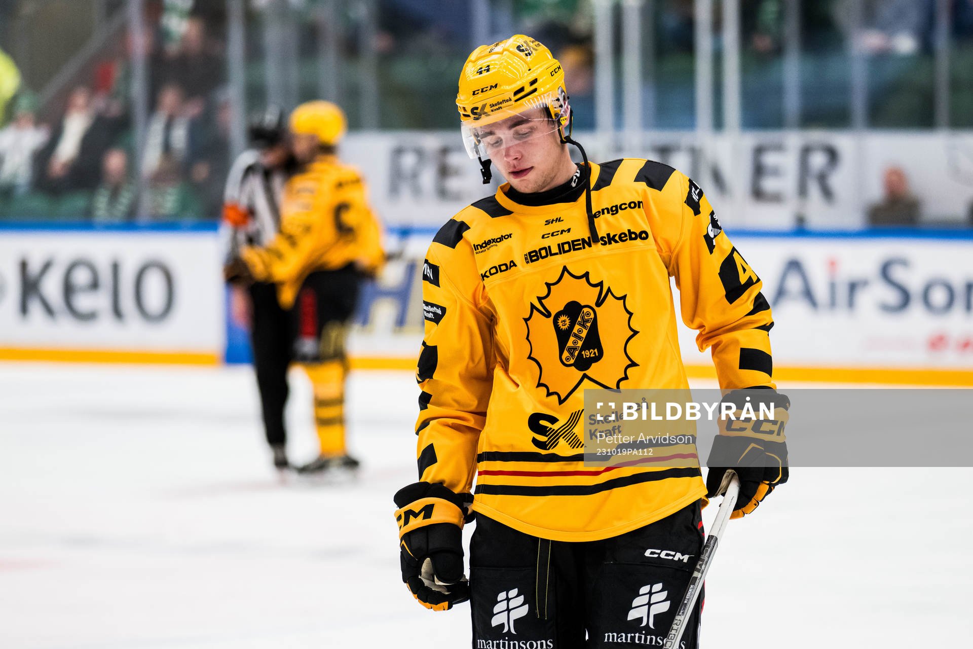 Skellefteås Elias Salomonsson lämnar isen