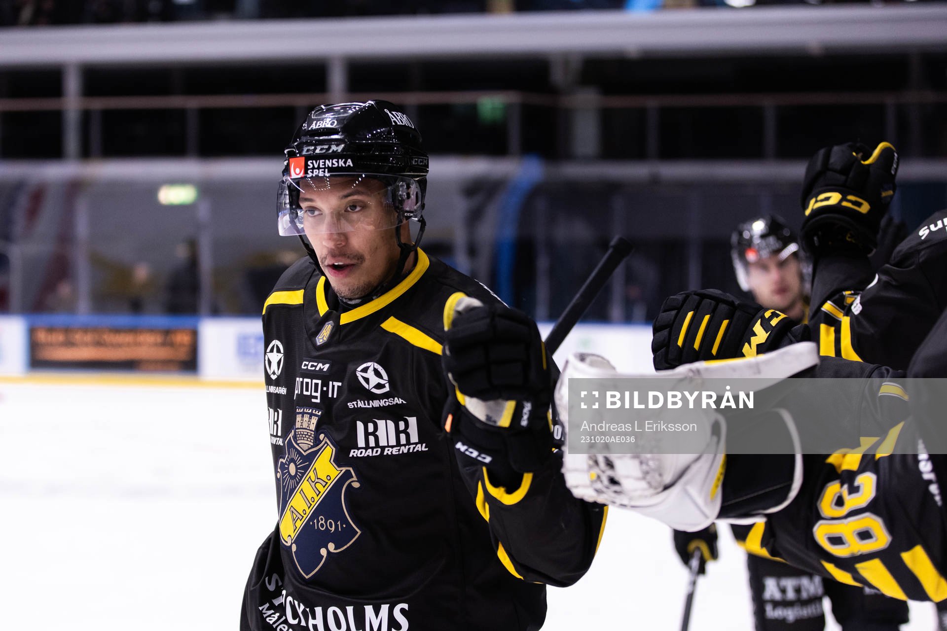 AIKs Oscar Nord jublar
