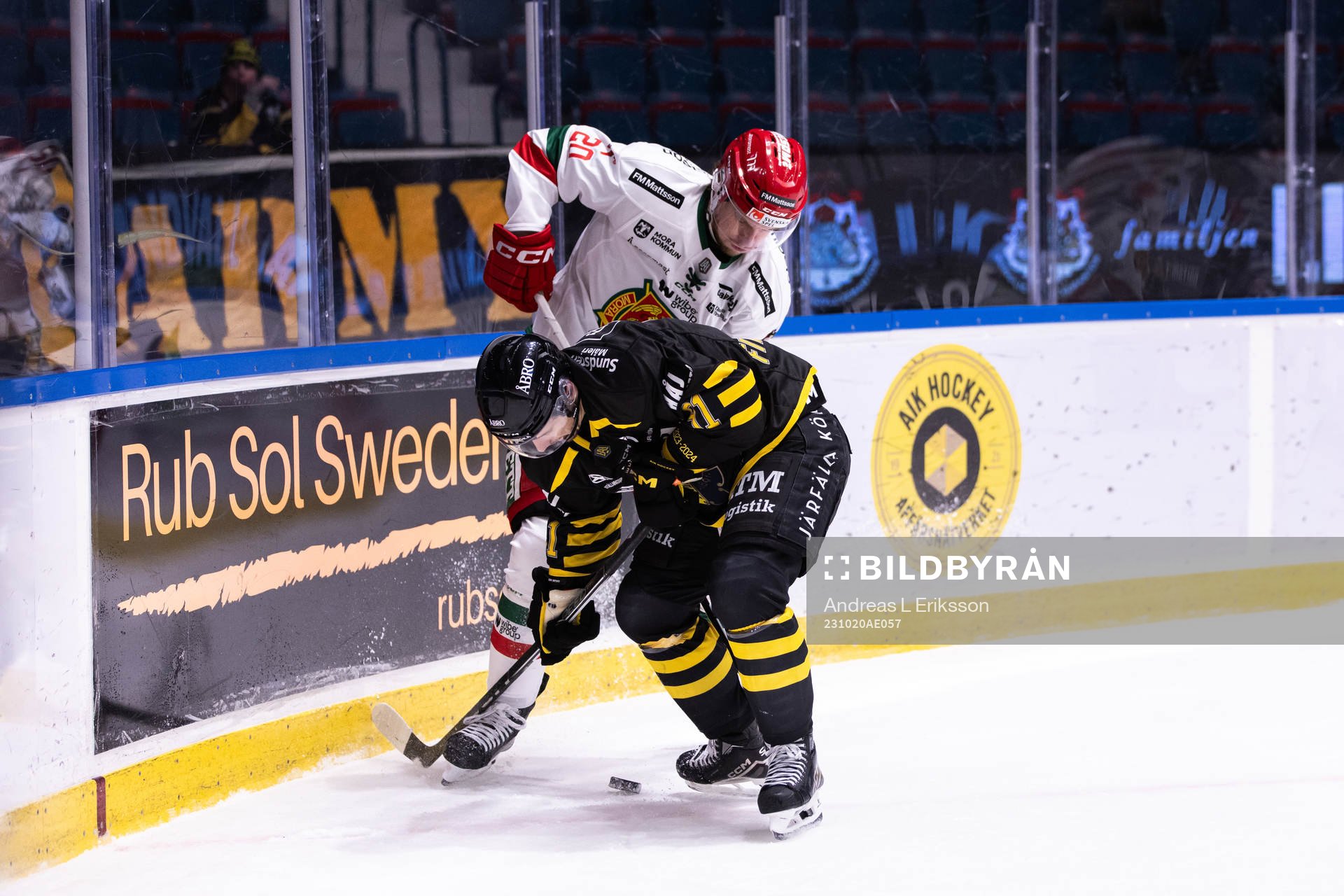 Moras Gustav Willman-Borvik och AIKs Gerry Fitzgerald