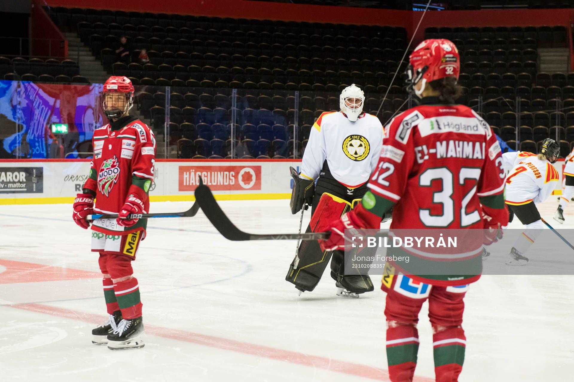 Brynäs målvakt Amanda Johansson innan ishockeymatchen i