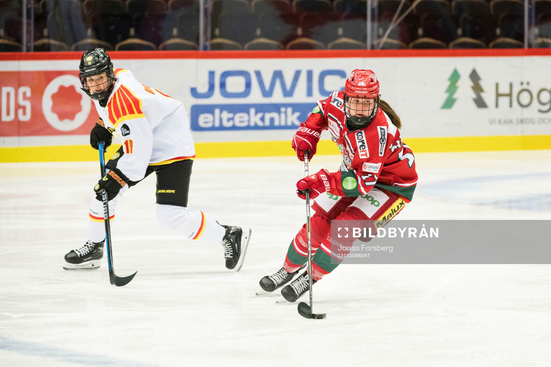 Modos Adela Sapovalivova  och Brynäs Julia Östlund