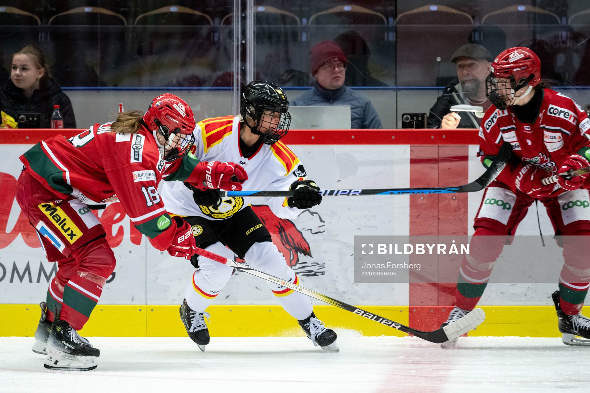 Brynäs Jenniina Nylund och Modos Ebba Berglund