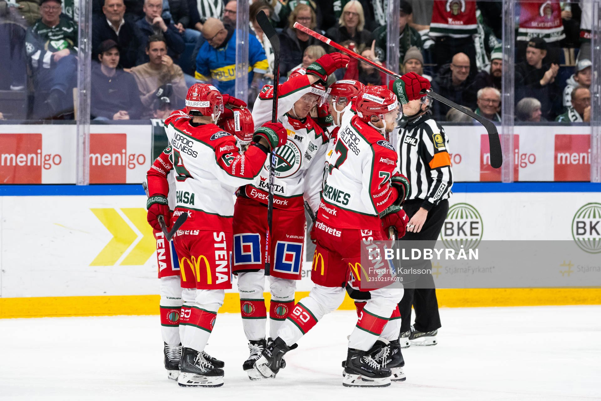Frölundas Henrik Tömmernes jublar med lagkamrater