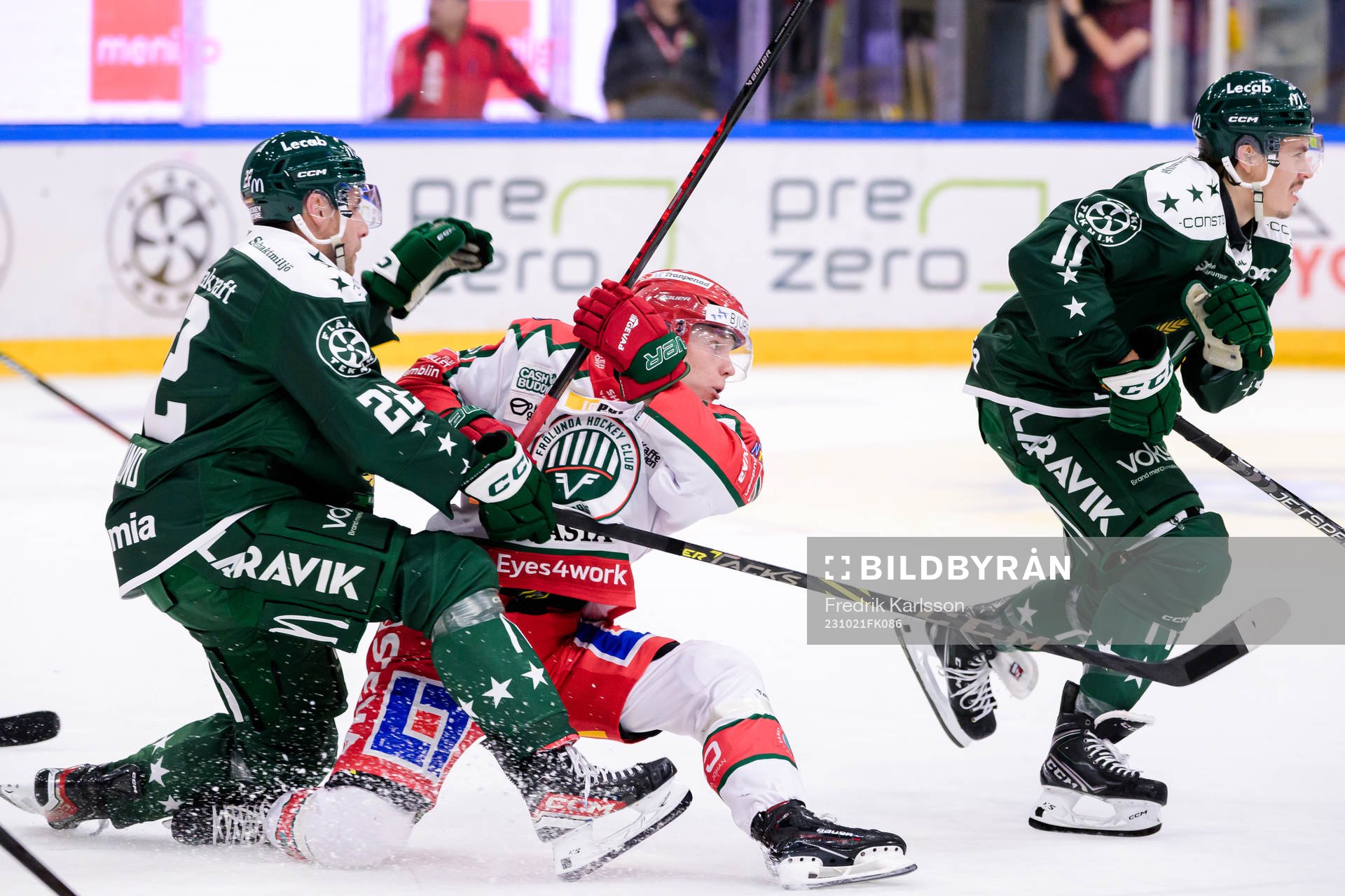 Färjestads Per Åslund och Frölundas Noah Hasa