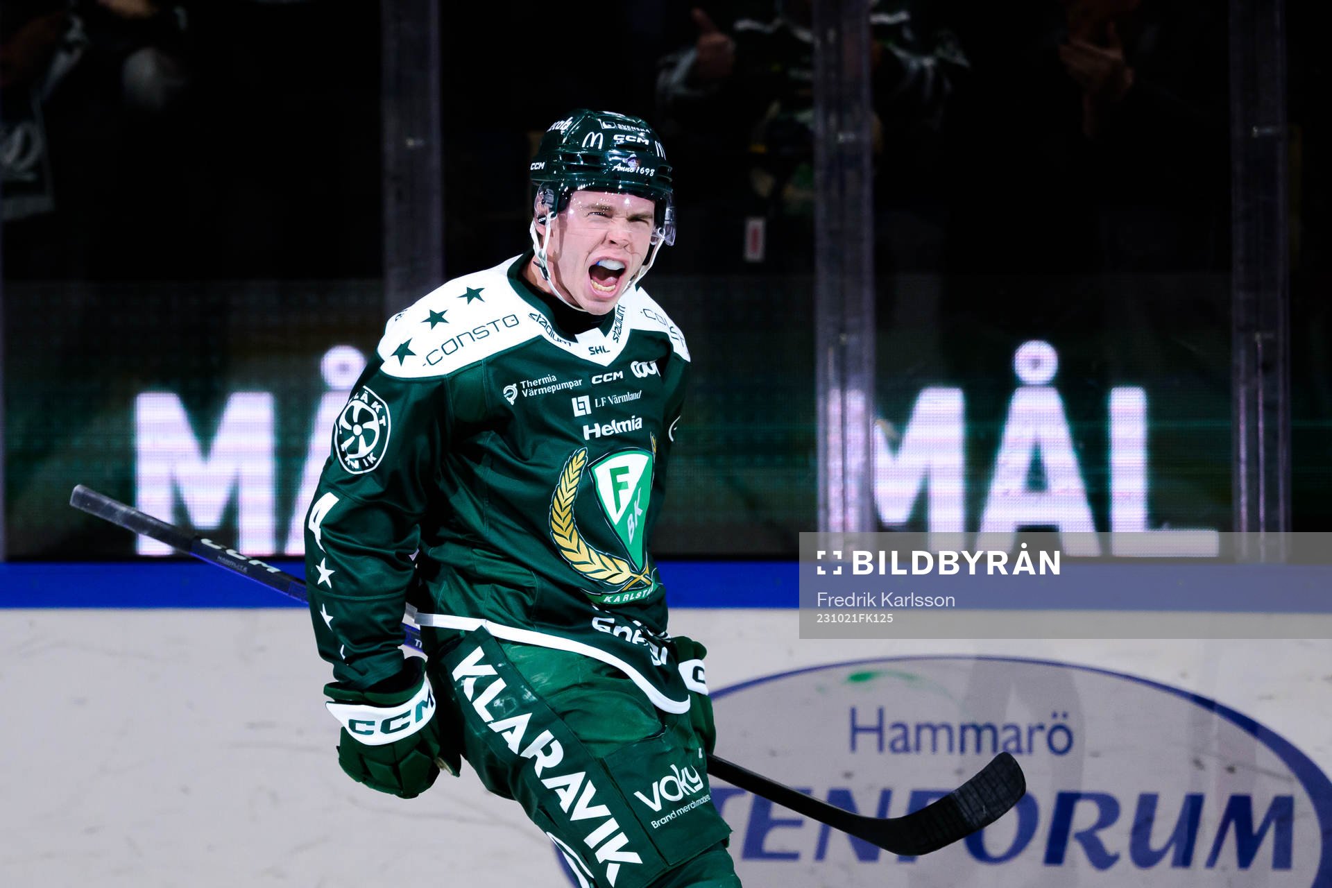 Färjestads Oscar Lawner jublar