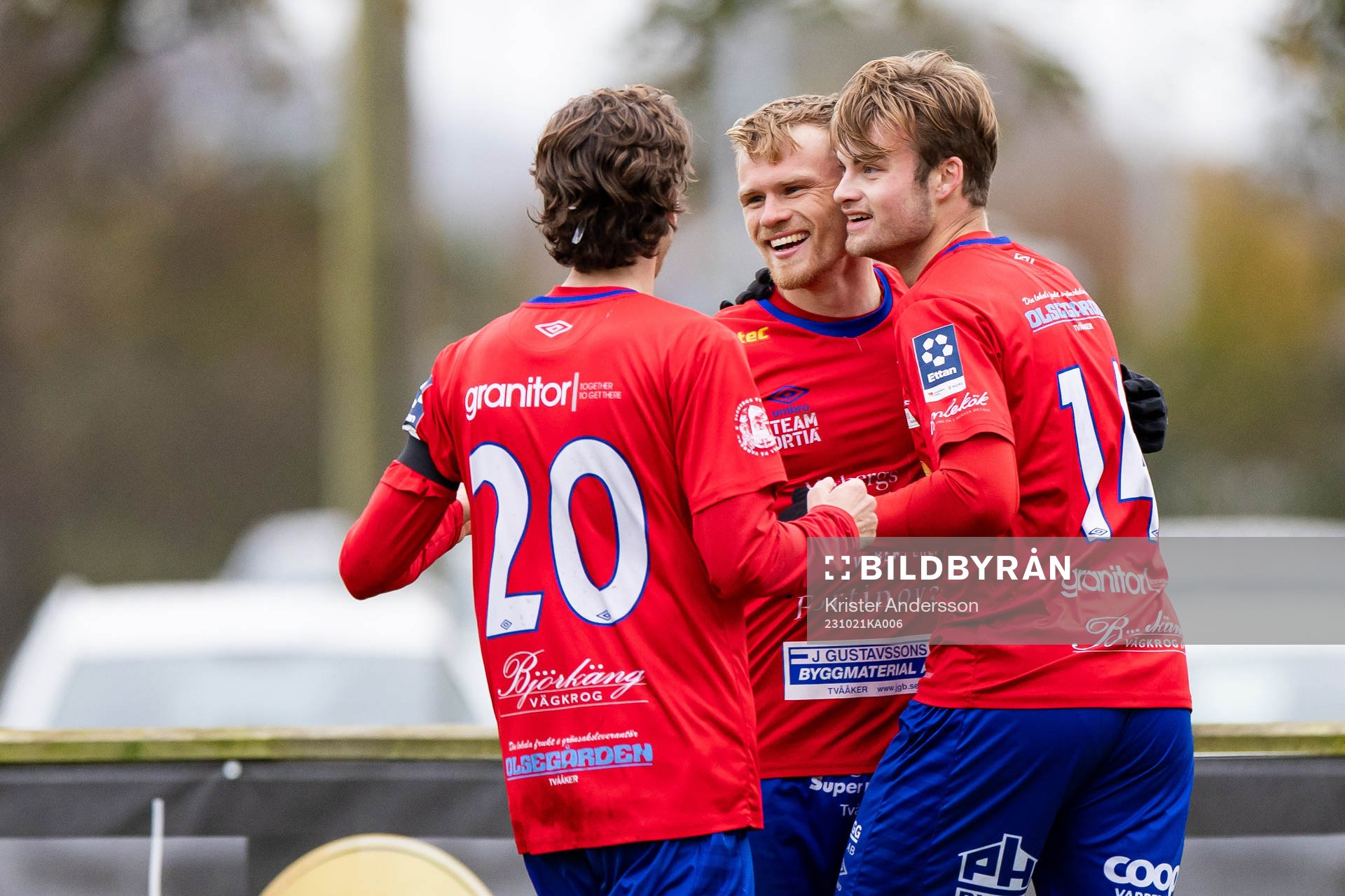 Tvååkers Isak Petersson och Johan Gudmundsson jublar
