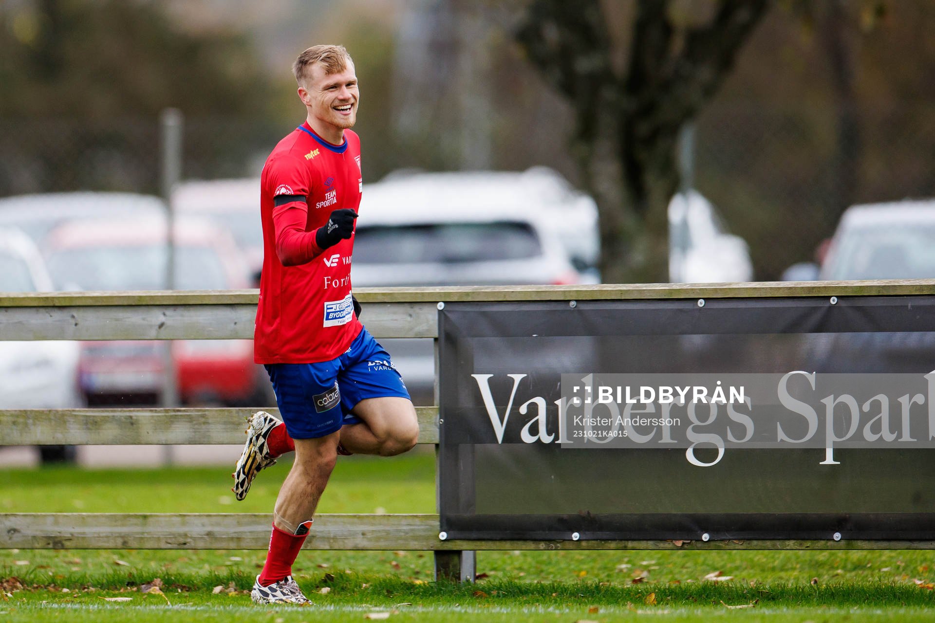 Tvååkers Isak Petersson jublar