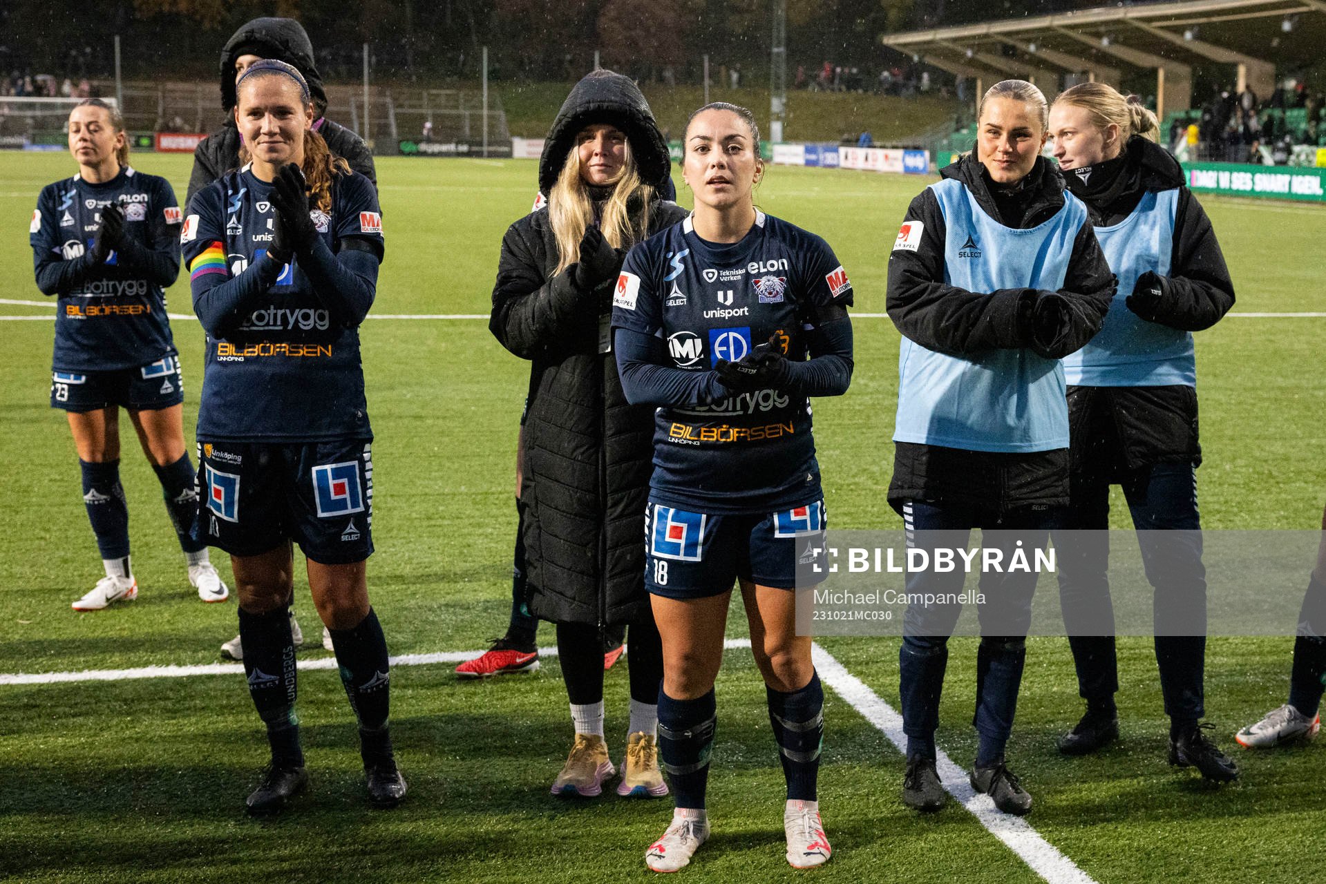 Linköpings spelarna tackar supportrarna