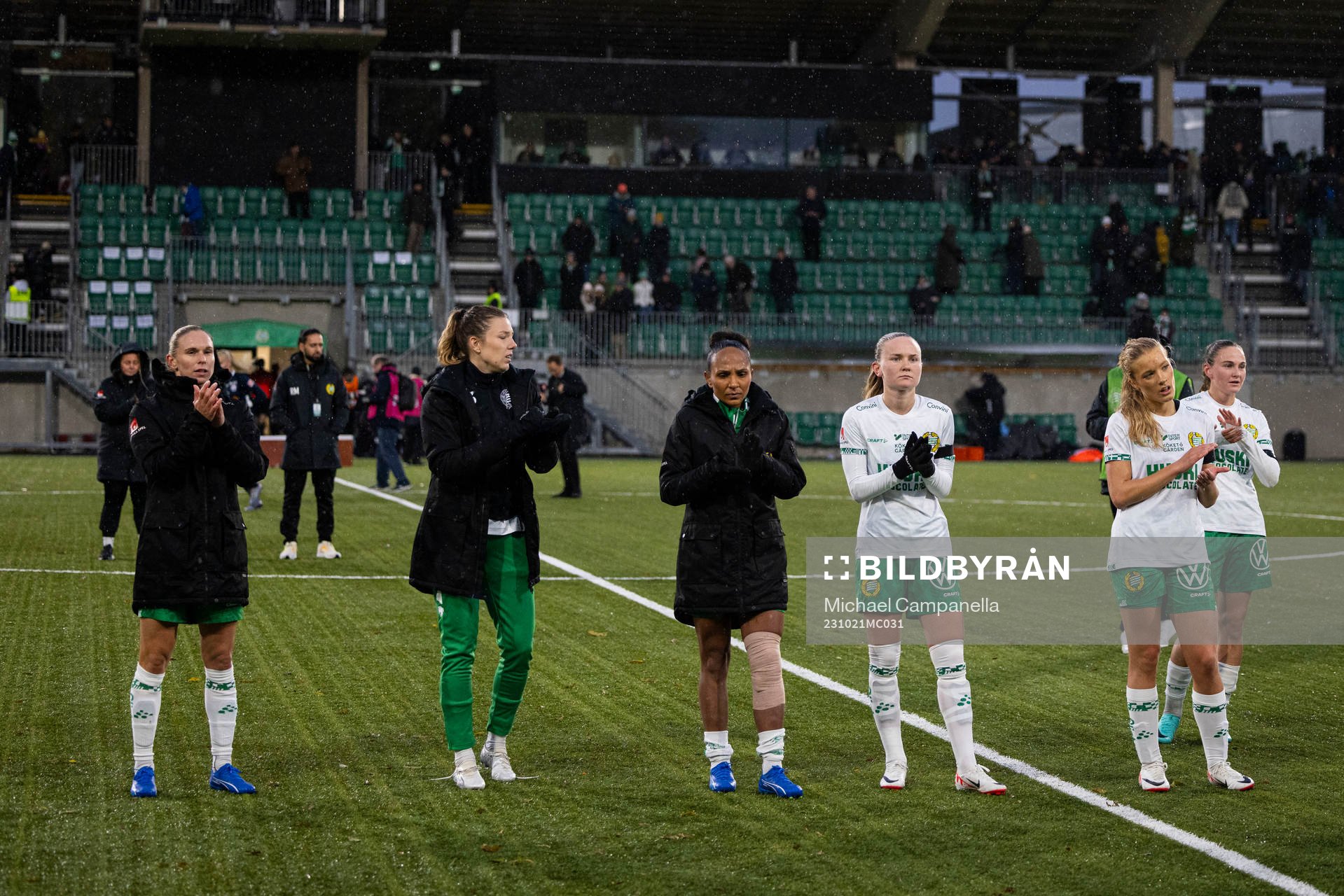 Hammarbys spelarna tackar publiken