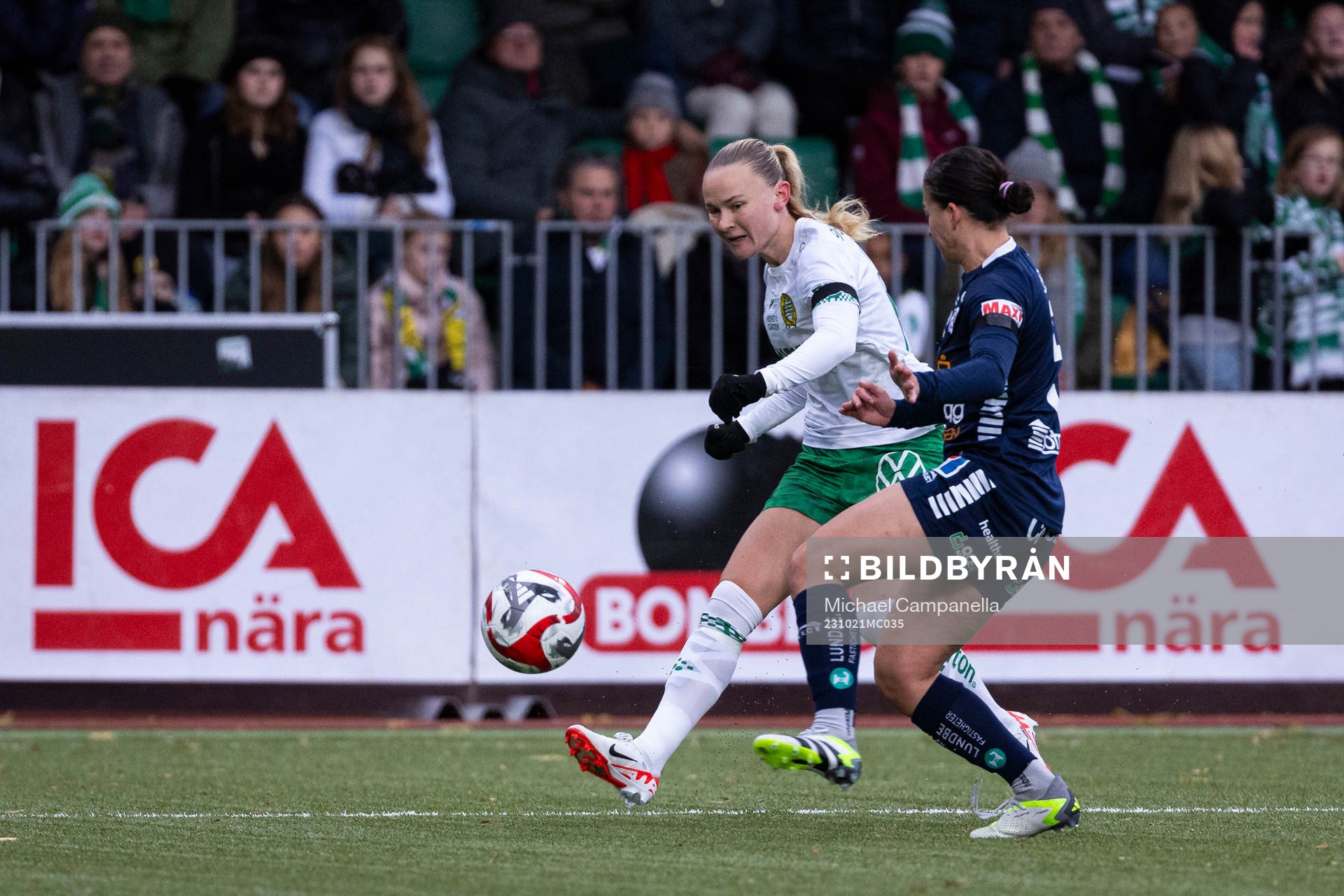 Hammarbys Matilda Vinberg och Linköpings Angela Beard