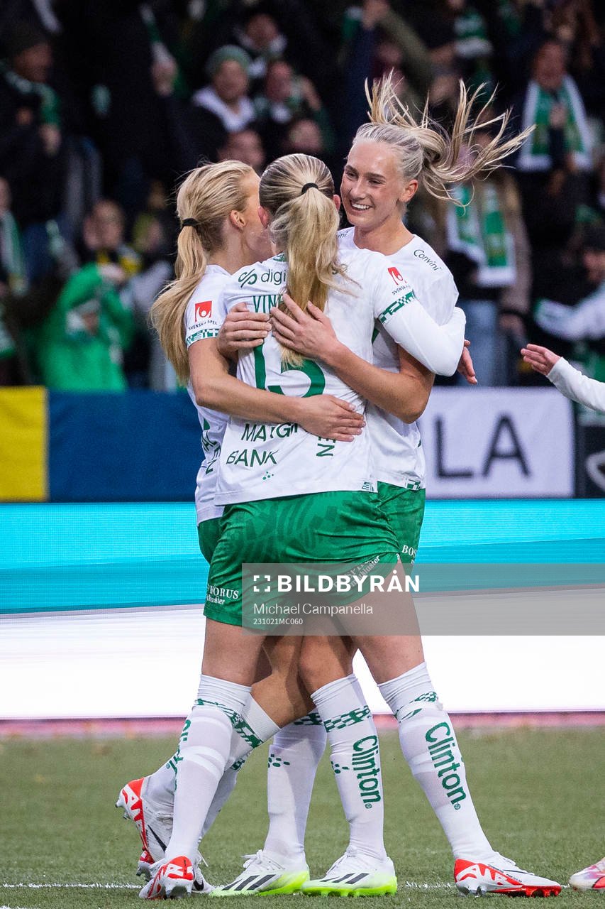 Hammarbys Ellen Wangerheim jublar med lagkamrater