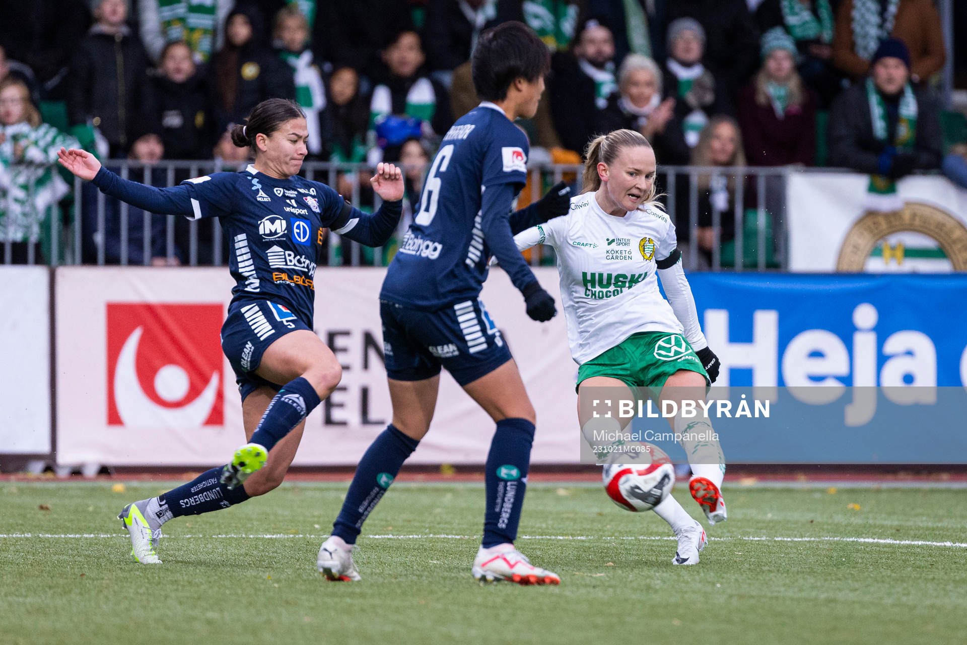 Hammarbys Matilda Vinberg och Linköpings Angela Beard och