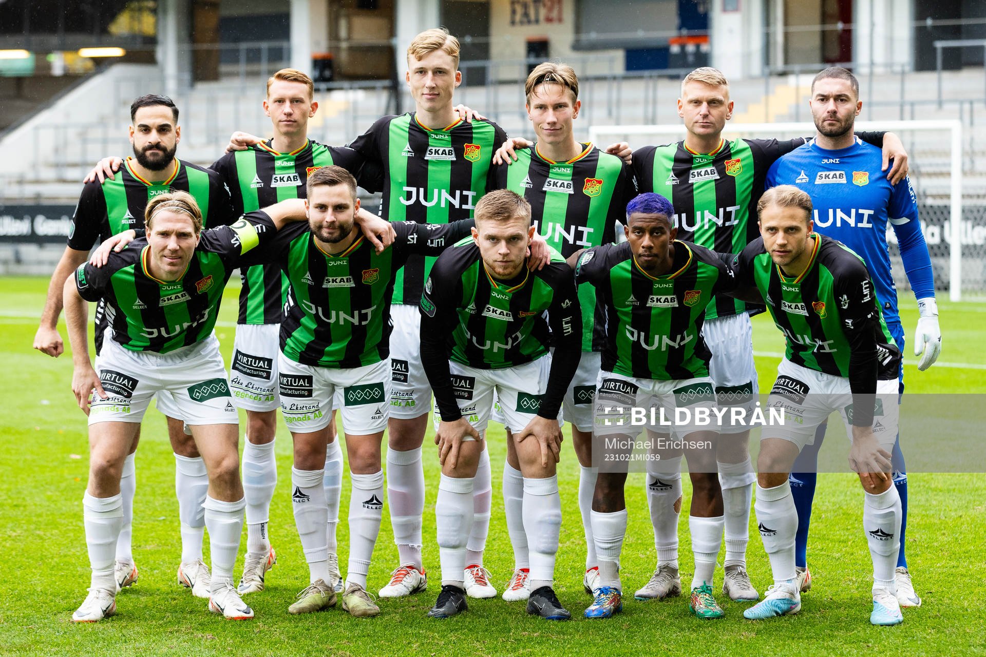 GAIS startelva uppe fr.v. Mervan Celik, Julius Lindberg, Filip Beckman, Robin Frej, Joackim Åberg och målvakt Mergim Krasniqi. Nedre raden fr.v. August Wängberg, Axel Norén, Dino Salihovic, Chovanie Shakur Amatkarijo och Gustav Lundgren innan fotbollsmatchen i Superettan mellan GAIS och Östersund den 21 oktober 2023 i Göteborg.