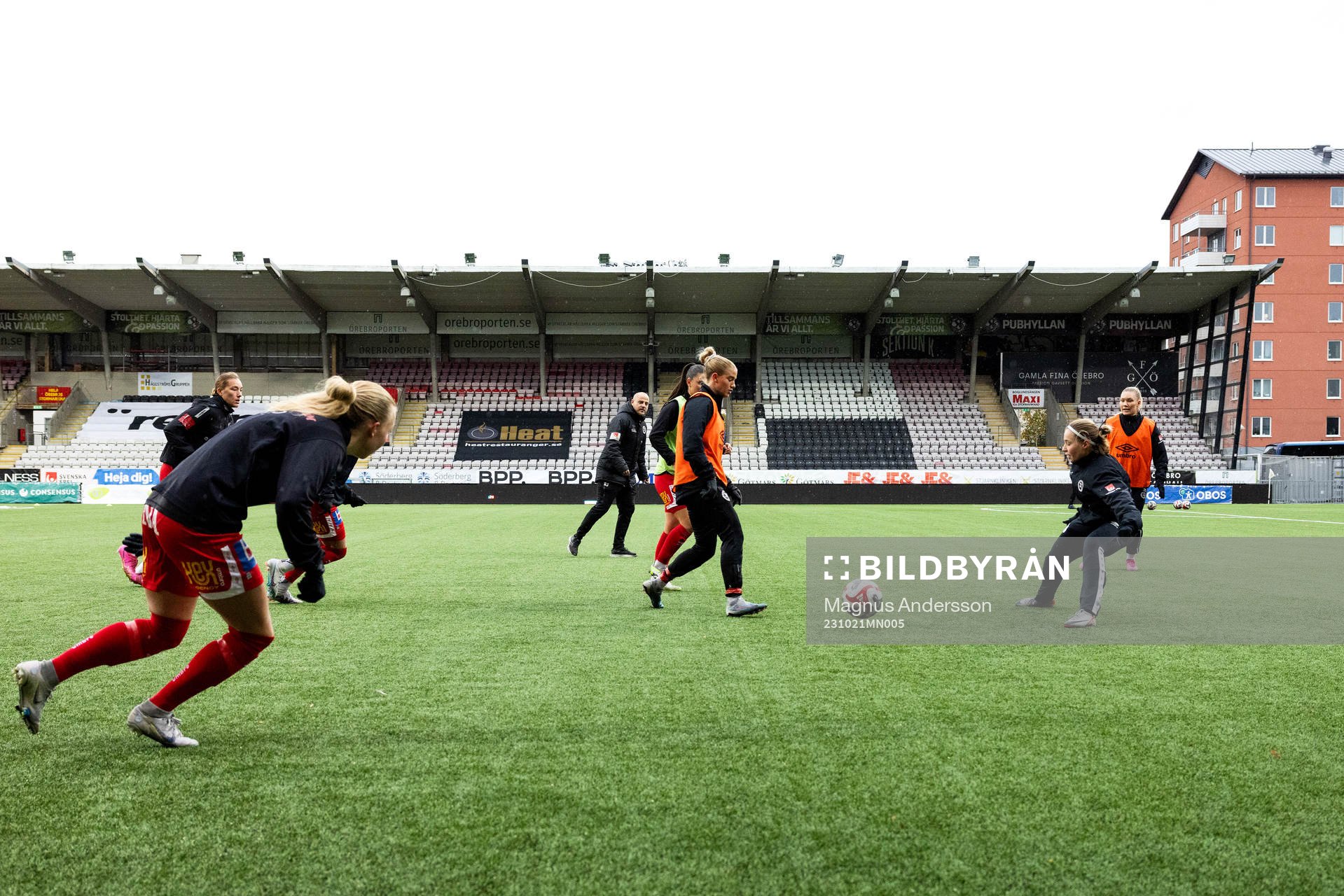 Örebros spelare på uppvärmningen