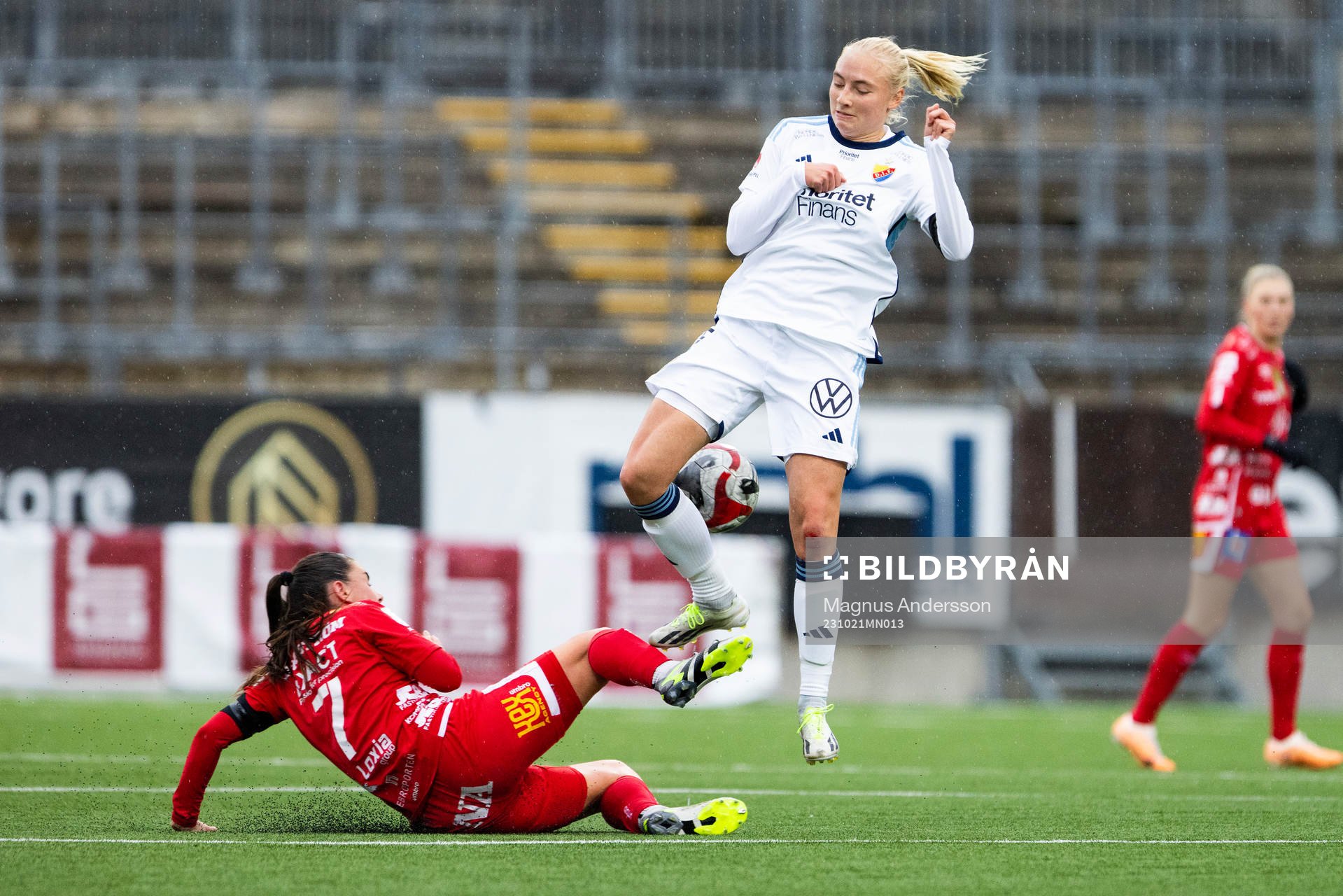 Örebros Emilia Pelgander och Djurgårdens Stinalisa