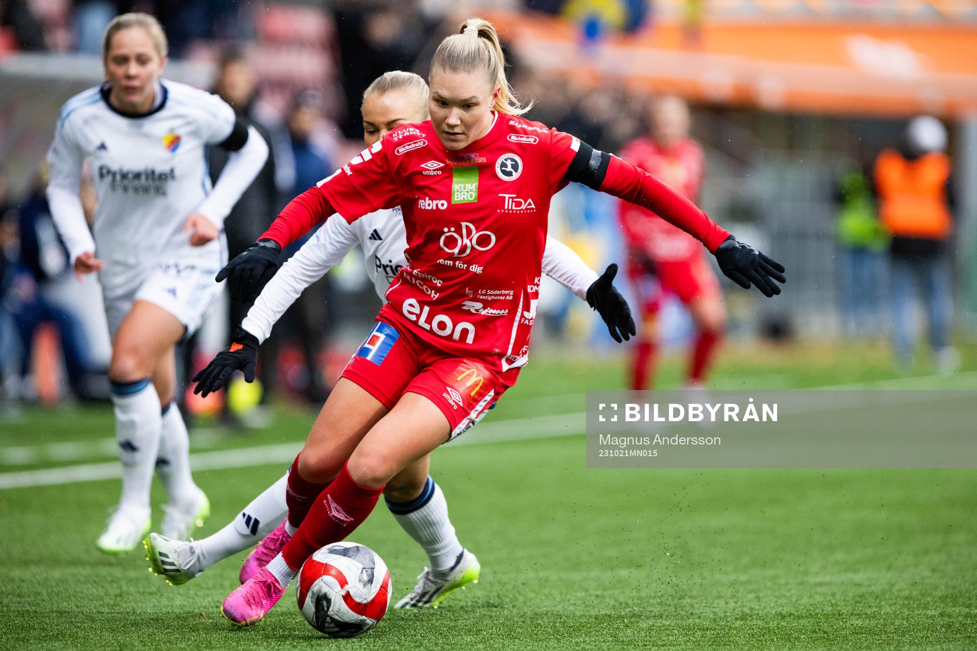Örebros Emma Peuhkurinen under fotbollsmatchen i Damallsvenskan mellan Örebro och Djurgården den 21 oktober 2023 i Örebro. 