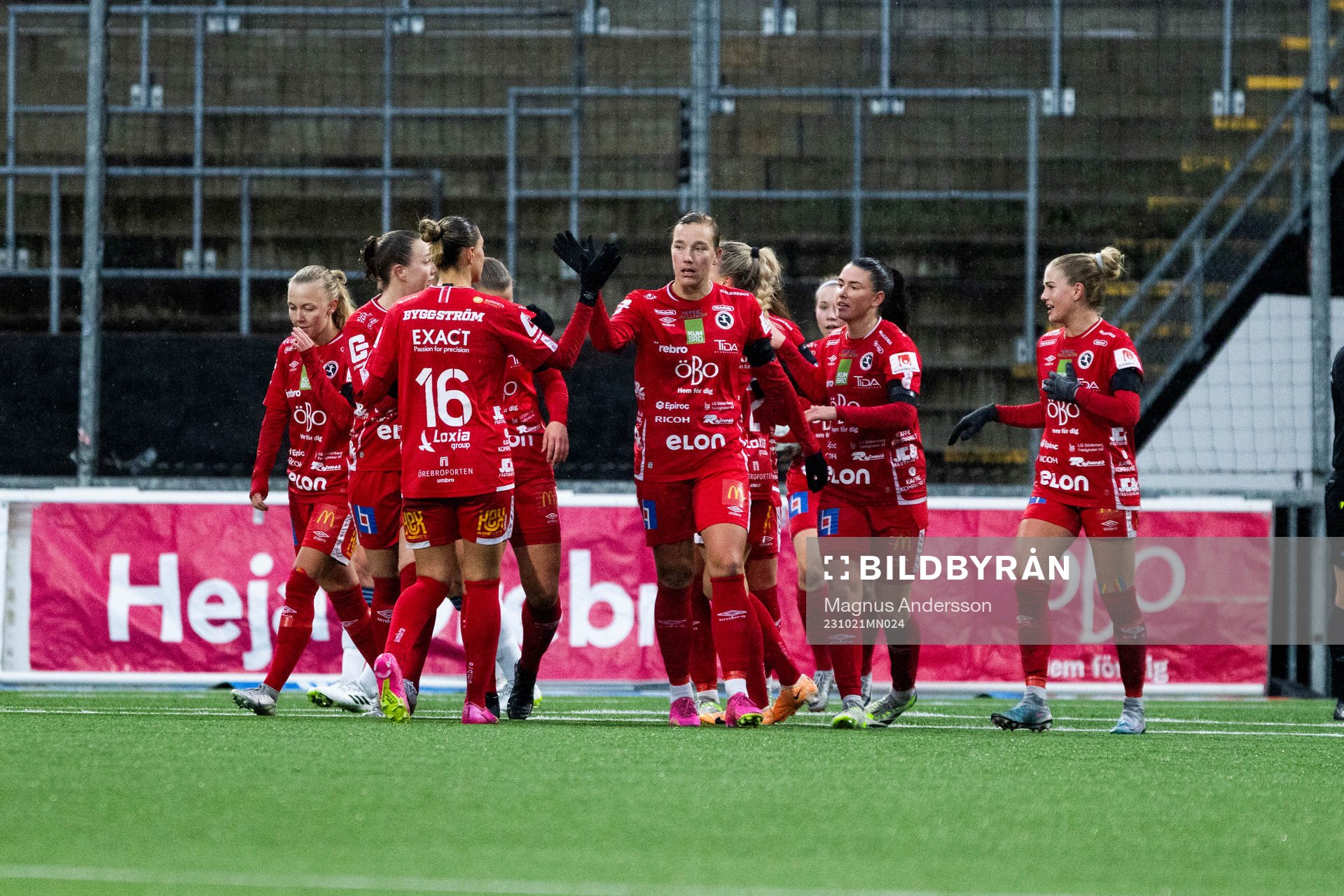 Örebros spelare jublar