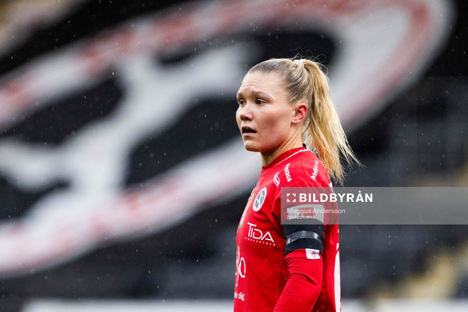 Örebros Emma Peuhkurinen under fotbollsmatchen i Damallsvenskan mellan Örebro och Djurgården den 21 oktober 2023 i Örebro. 