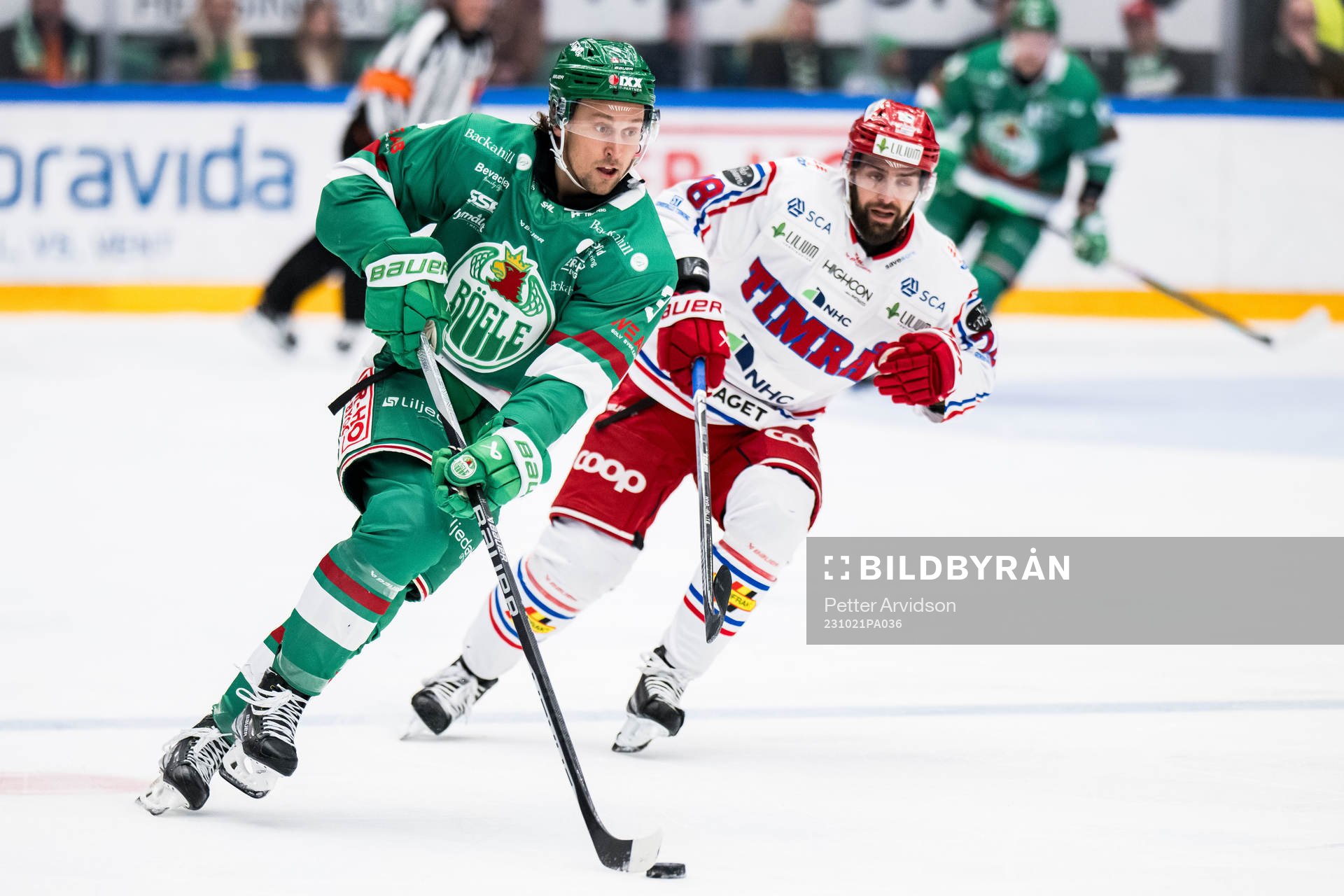 Rögle BKs Michael Kapla och Timrå IKs Robin Hanzl