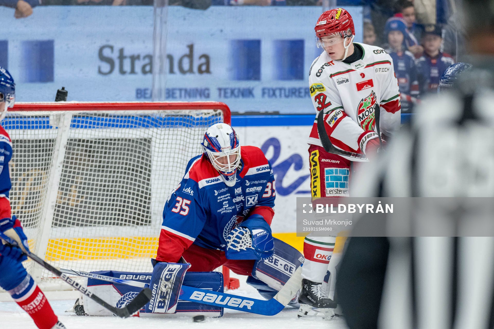 Oskarshamns målvakt Emil Kruse och MoDos Theodor Niederbach