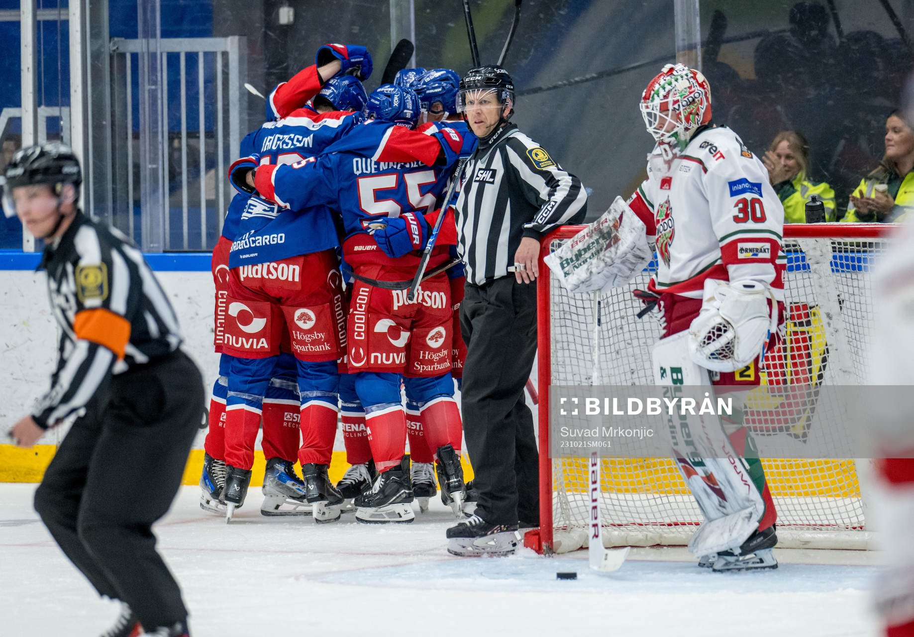 Oskarshamns Viktor Lodin jublar med lagkamrater