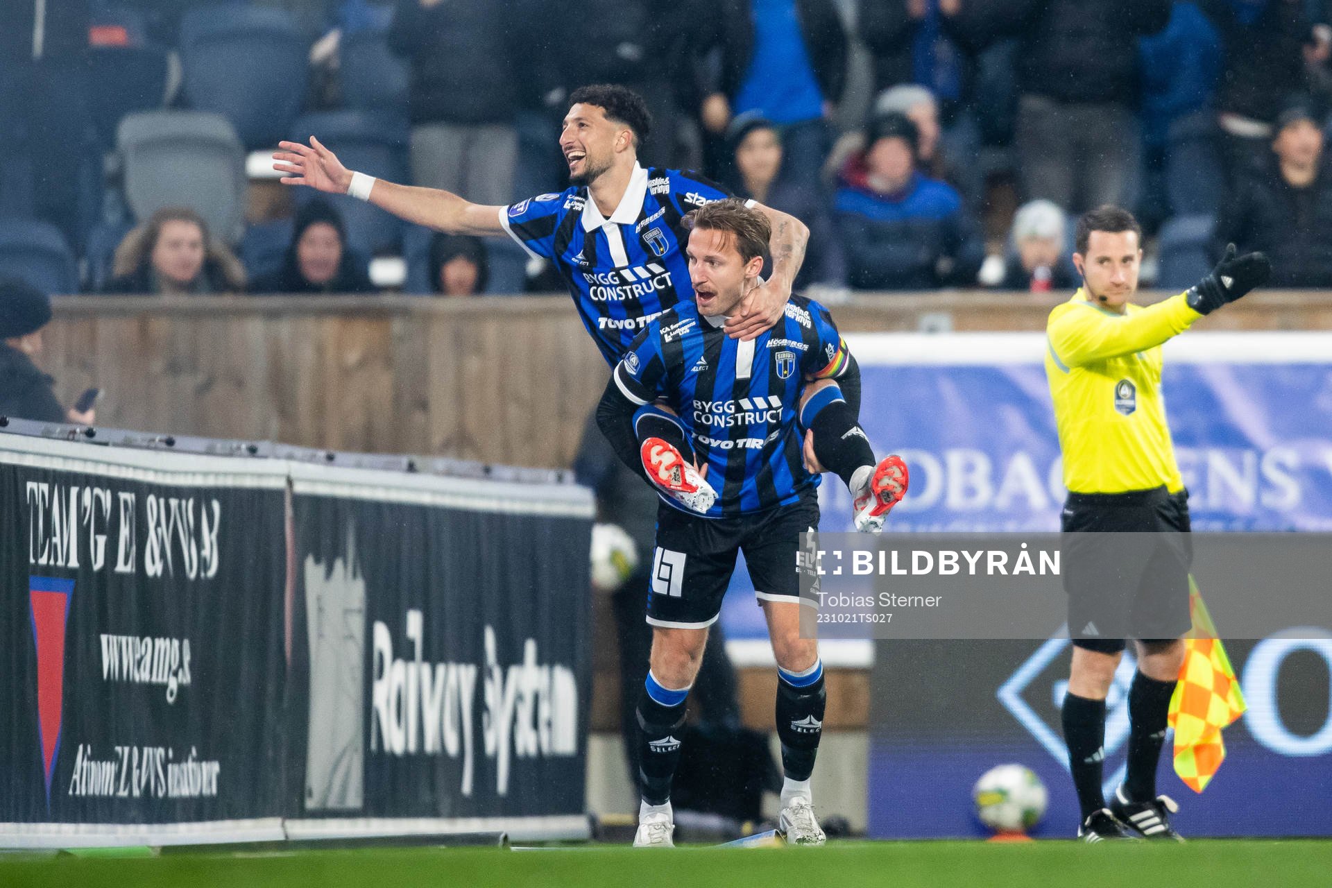 Sirius Wessam Abou Ali och Daniel Stensson jublar
