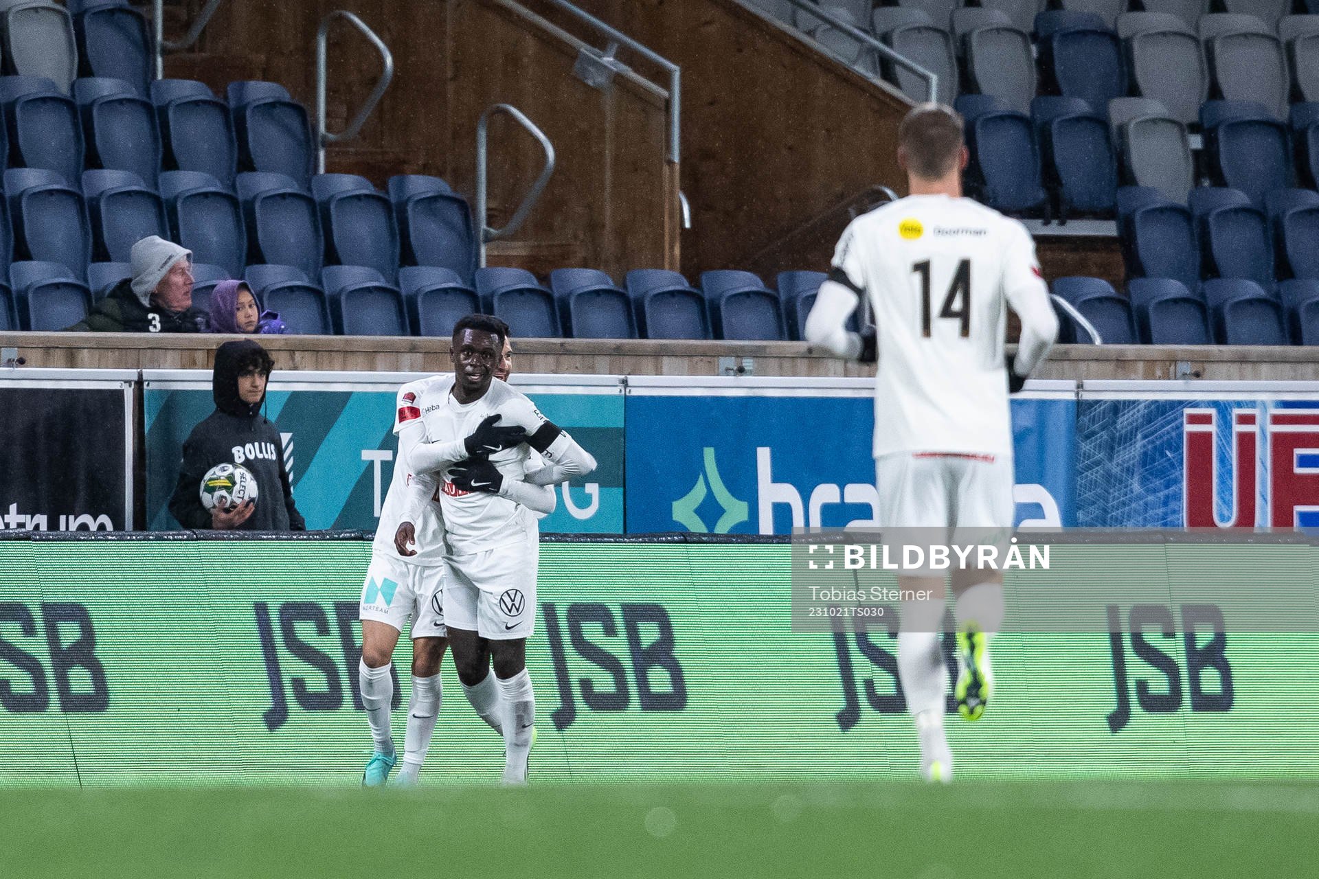 Brommapojkarnas Zeidane Inoussa jublar