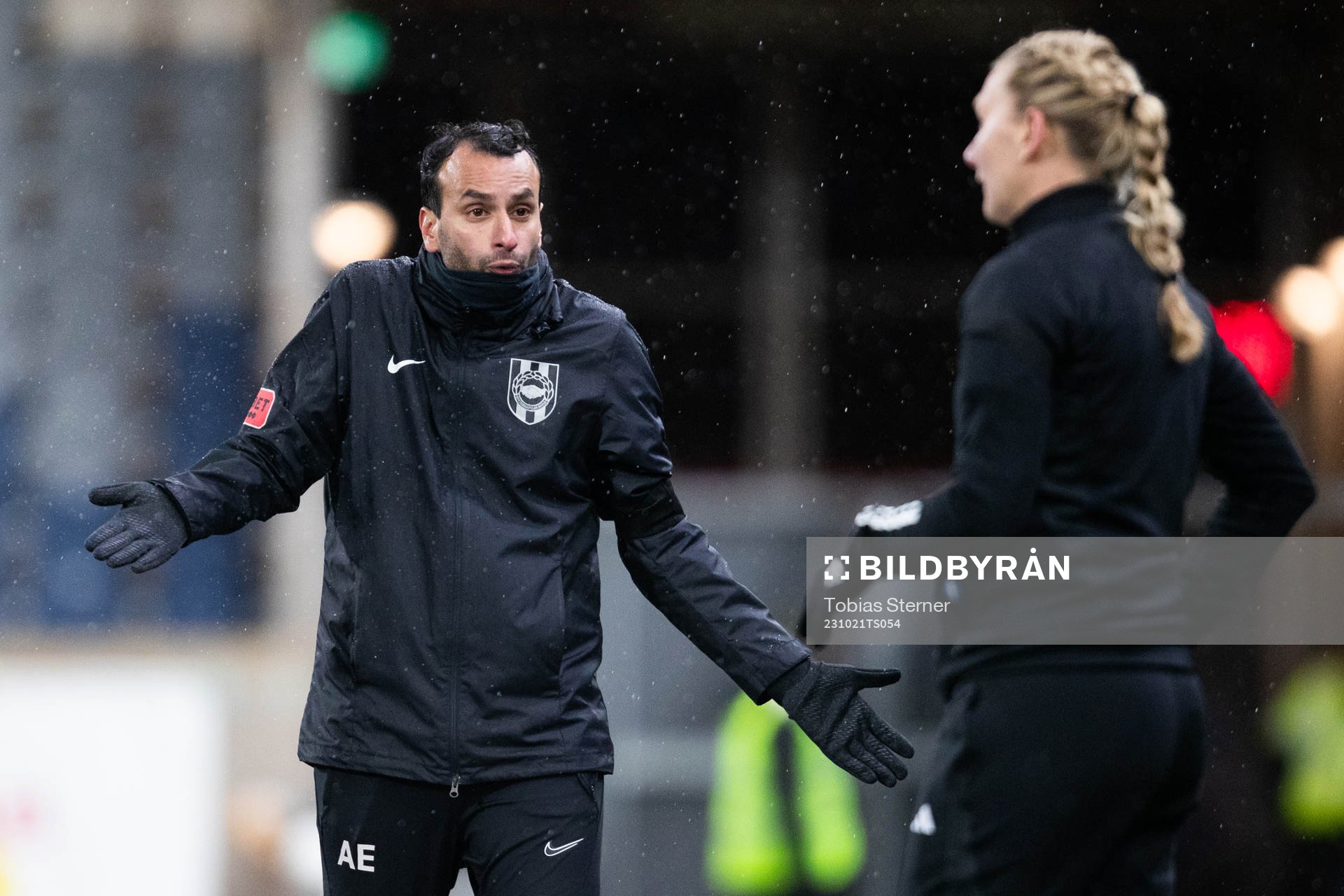 Brommapojkarnas assisterande tränare Andreas Engelmark under fotbollsmatchen i Allsvenskan mellan Sirius och Brommapojkarna den 21 oktober 2023 i Uppsala.