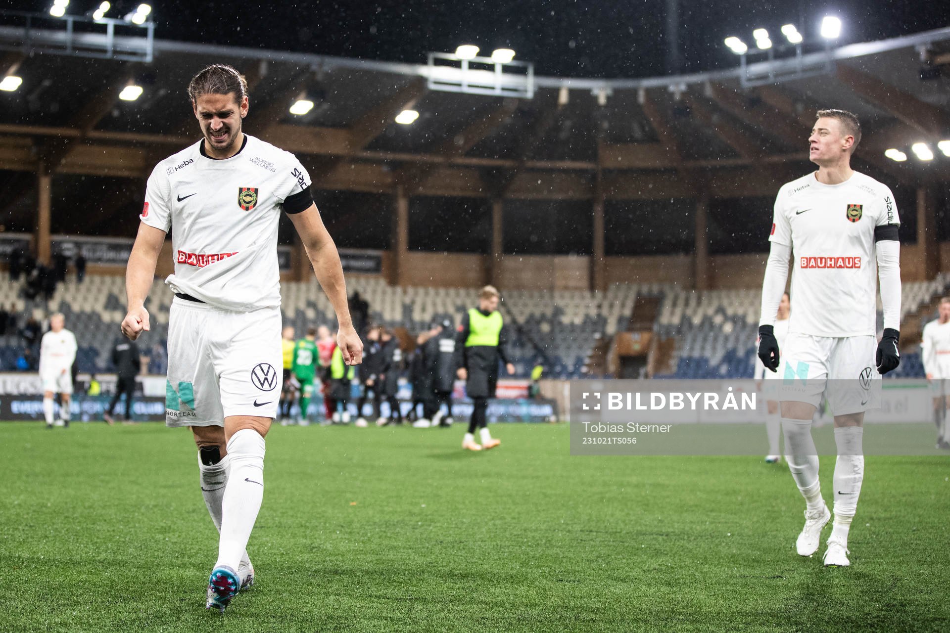 Brommapojkarnas Nikola Vasic och Jesper Löfgren  deppar