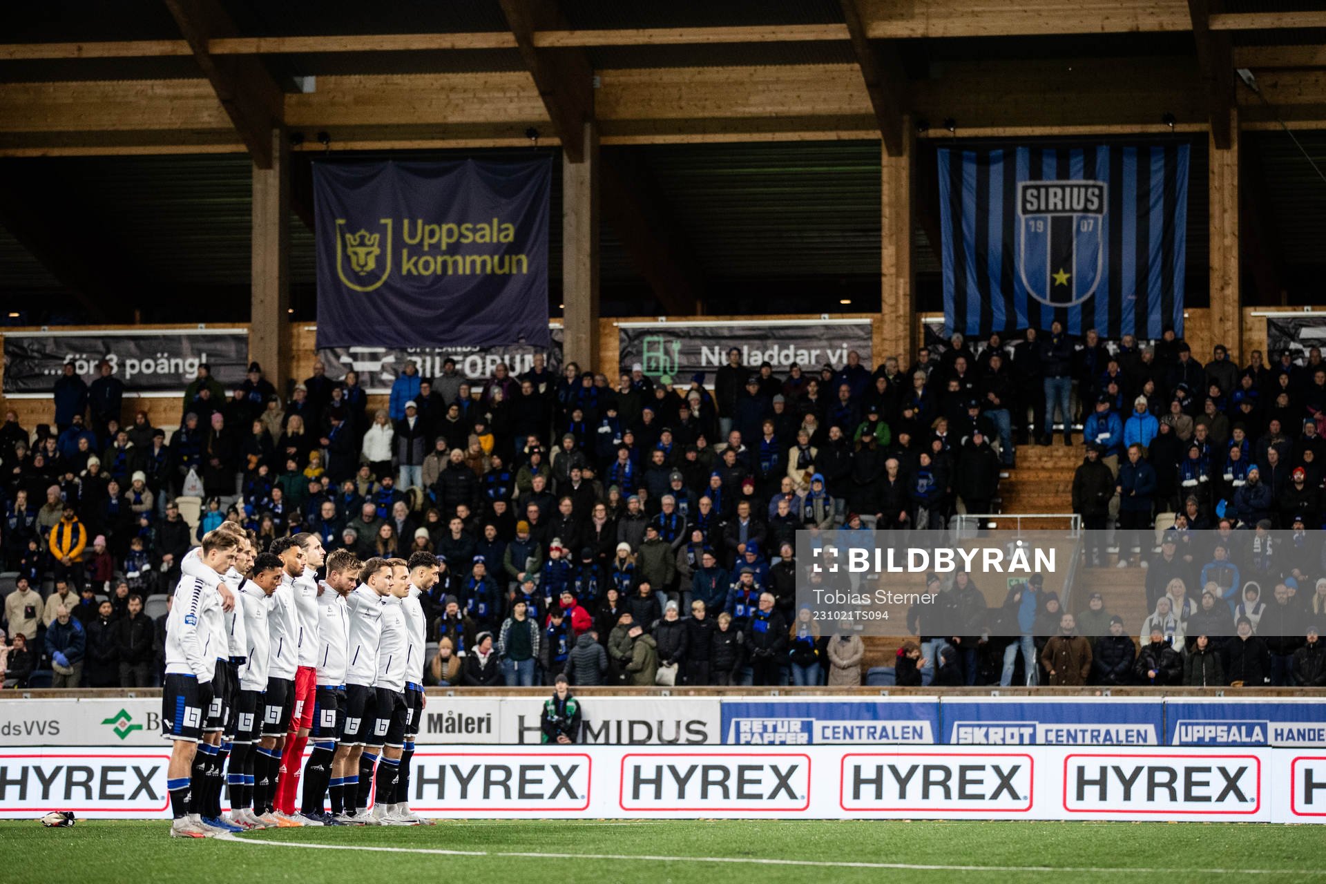 Sirius spelare deltar i en tyst minut