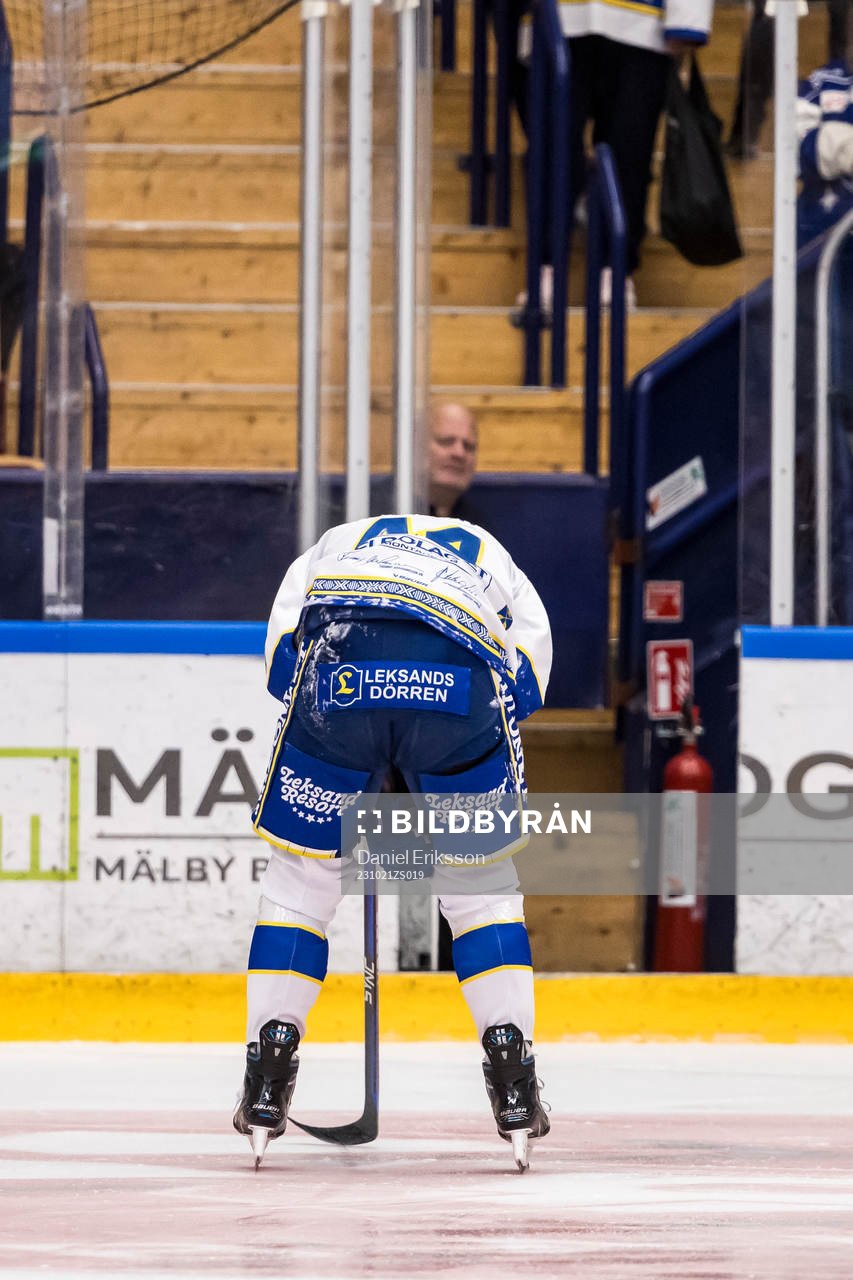 Leksands Carter Ashton lämnar isen