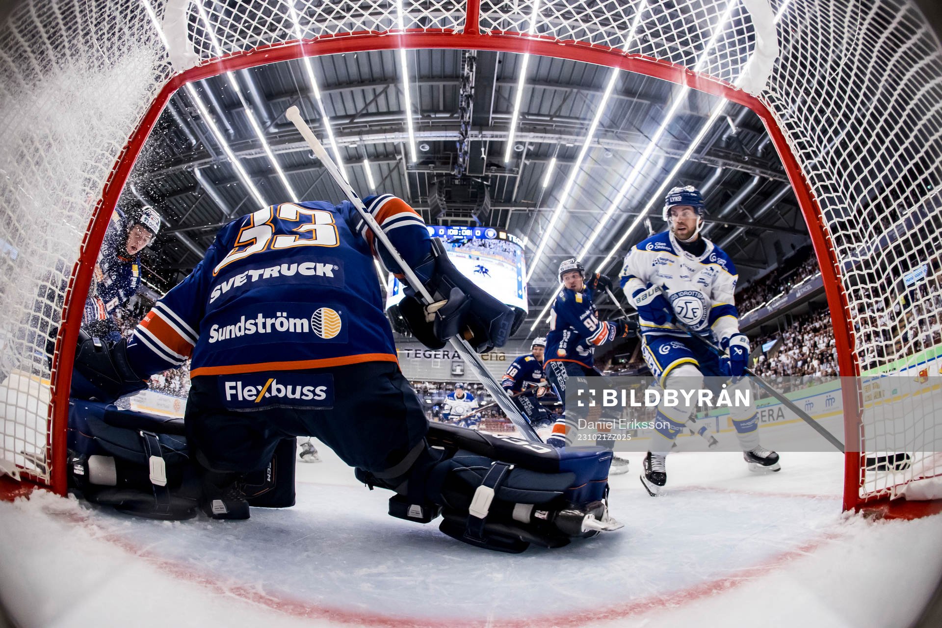 Leksands Oskar Lang och Växjös Joel Persson framför