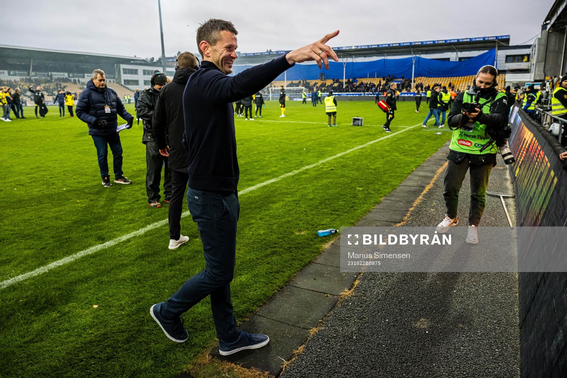 Eirik Bakke, head coach of Lillestrøm, celebrates after the Eliteserien match between Lillestrøm and Vålerenga on October 22, 2023 in Lillestrøm.
