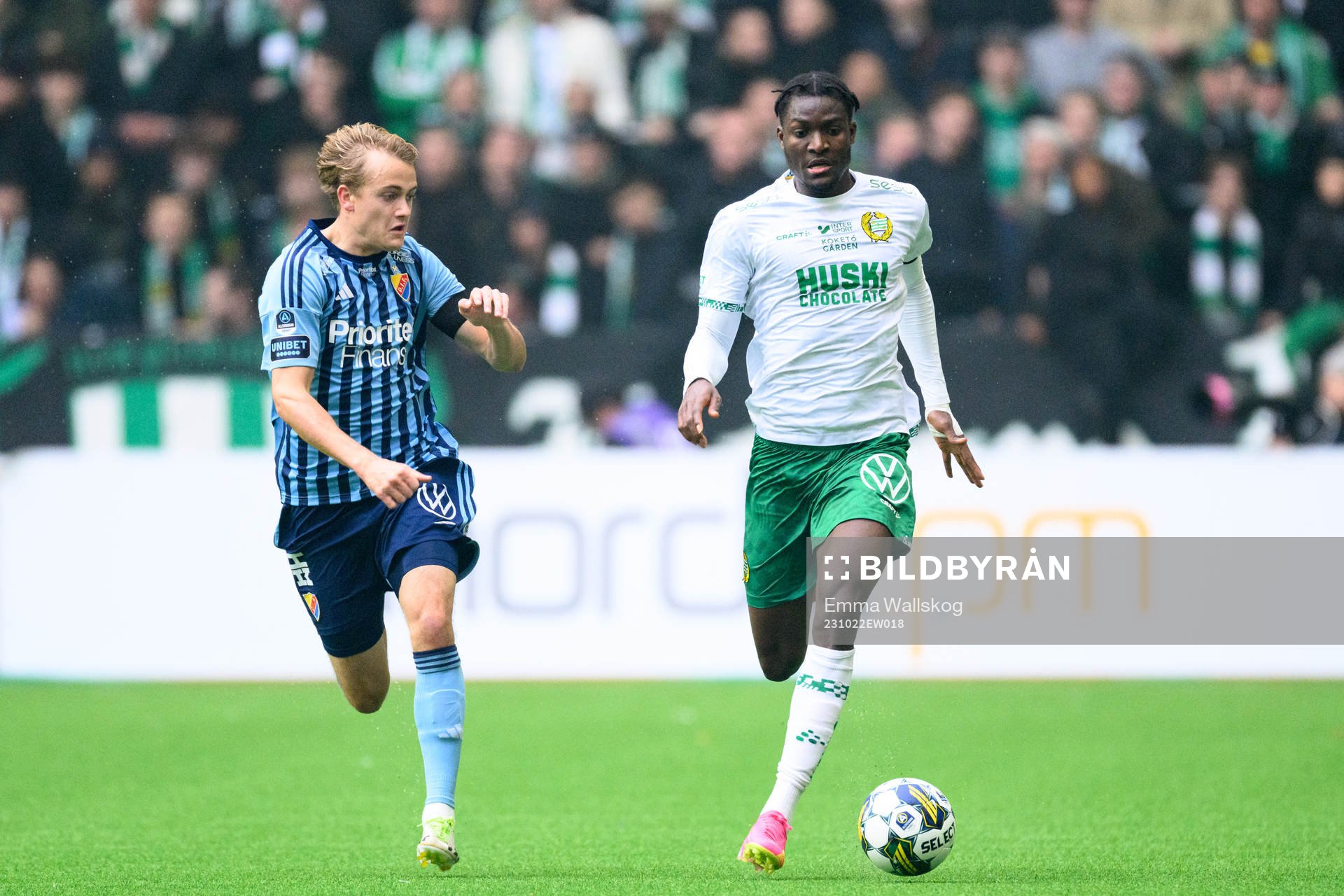 Djurgårdens Oskar Fallenius och Hammarbys Nathaniel Adjei