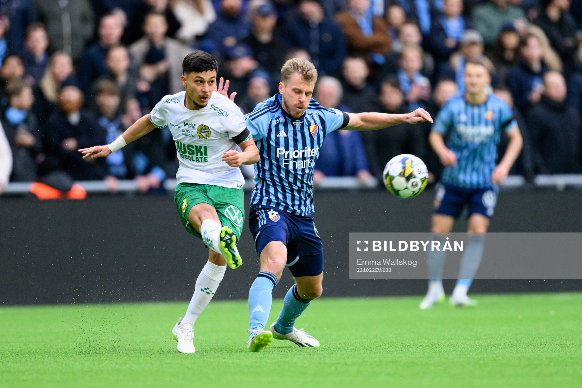 Hammarbys Alper Demirol och Djurgårdens Rasmus Schuller