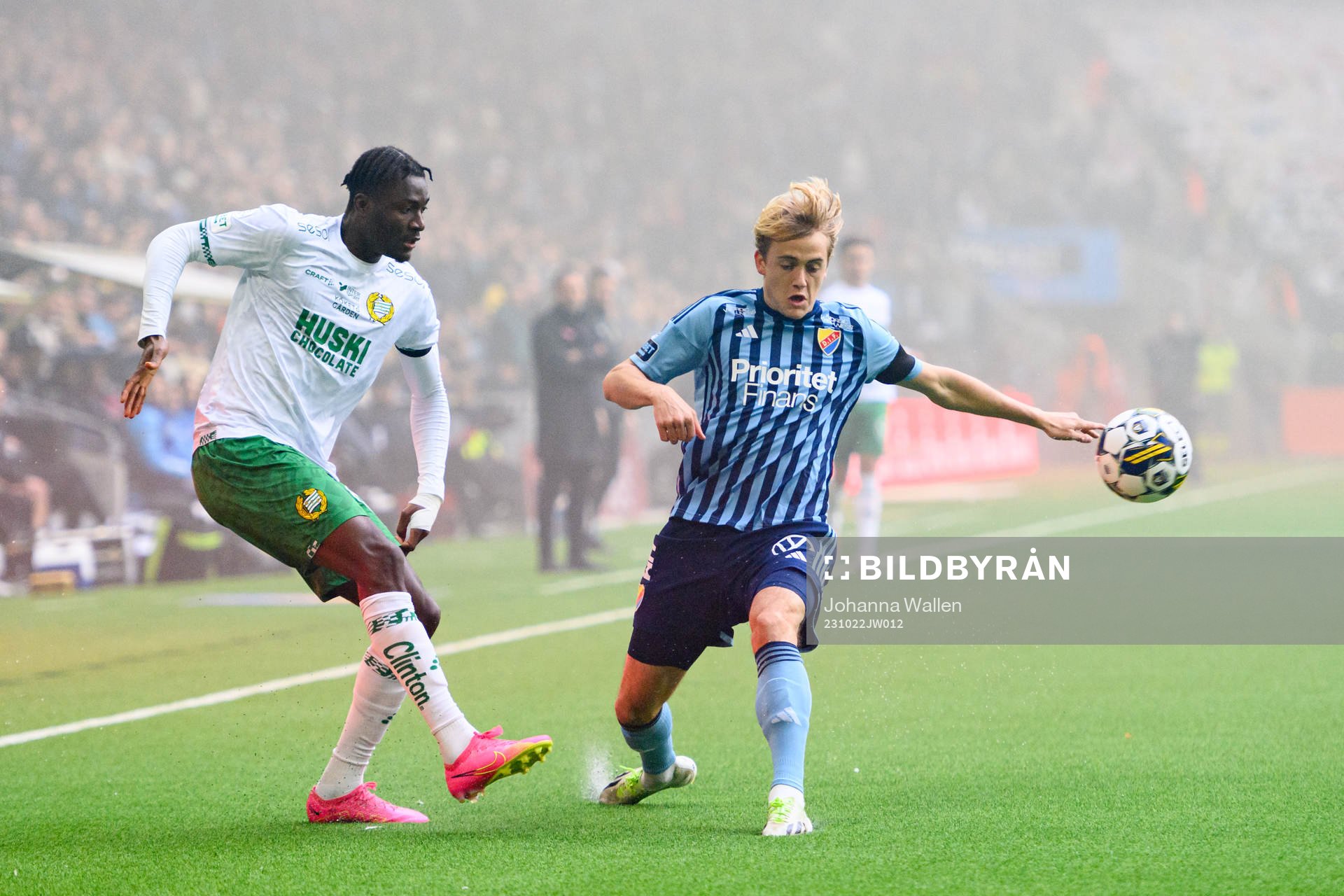 Hammarbys Nathaniel Adjei och Djurgårdens Oskar Fallenius