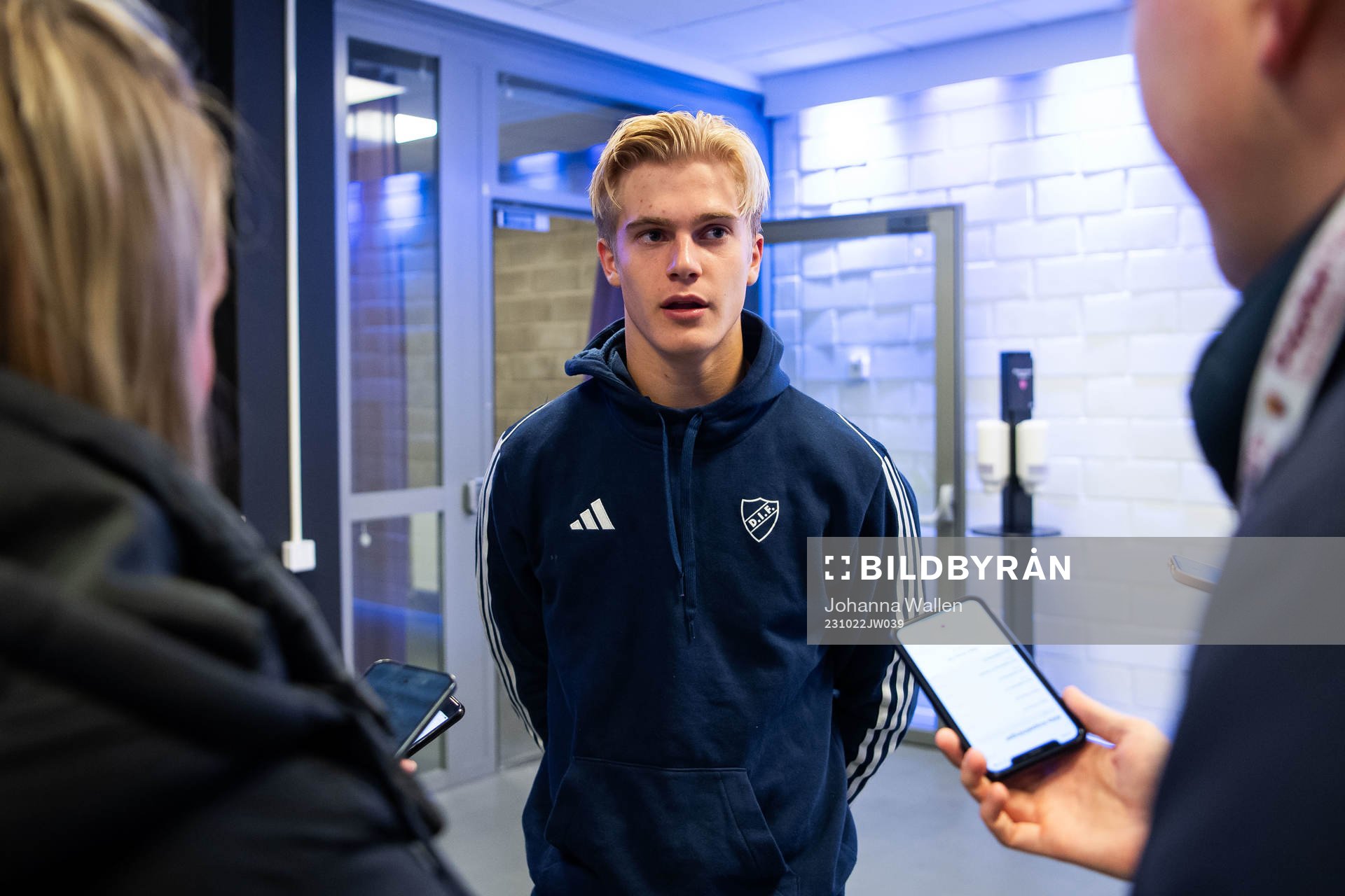 Djurgårdens Lucas Bergvall i mixade zonen