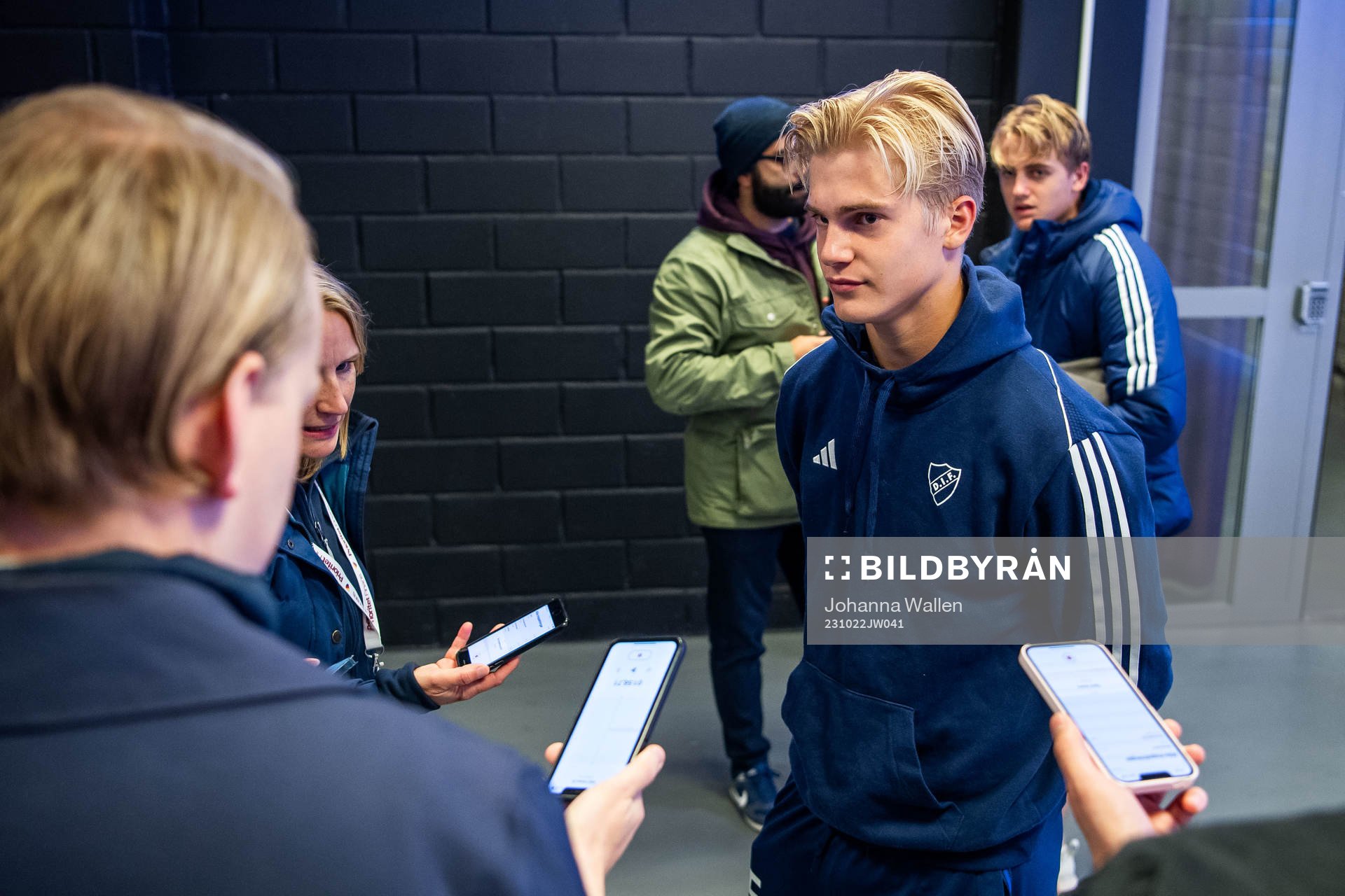 Djurgårdens Lucas Bergvall i mixade zonen