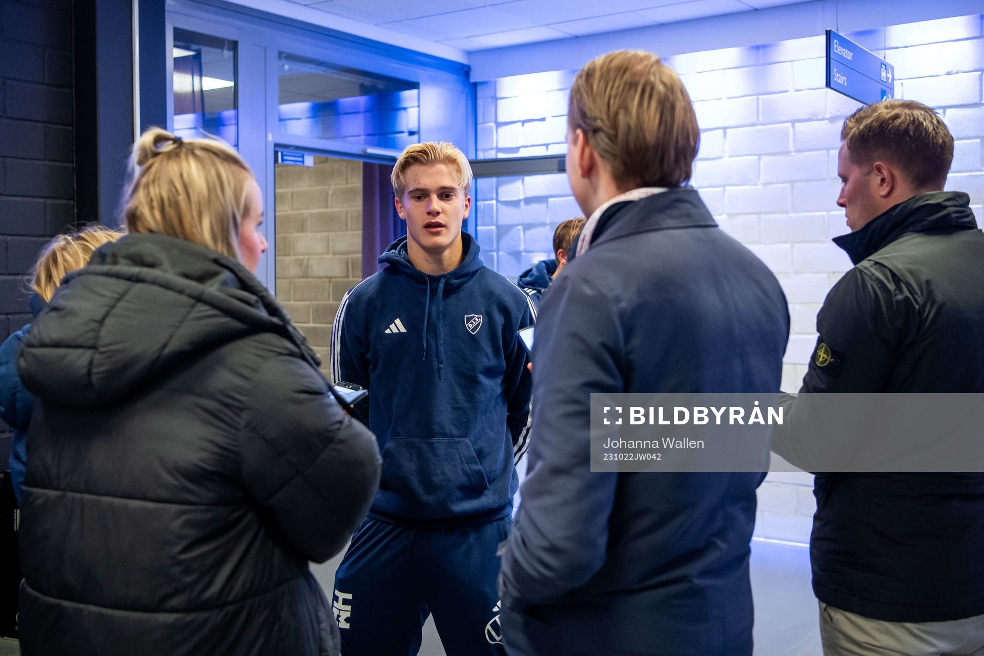 Djurgårdens Lucas Bergvall i mixade zonen