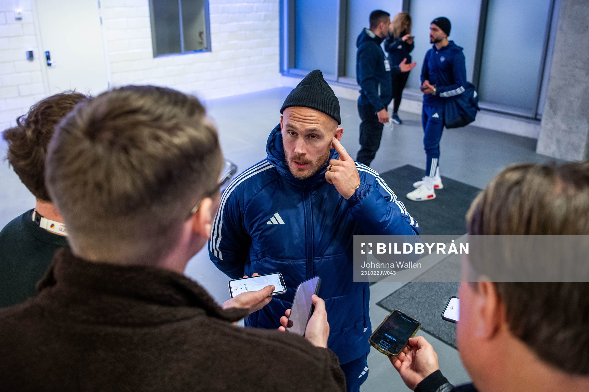 Djurgårdens Magnus Eriksson i mixade zonen