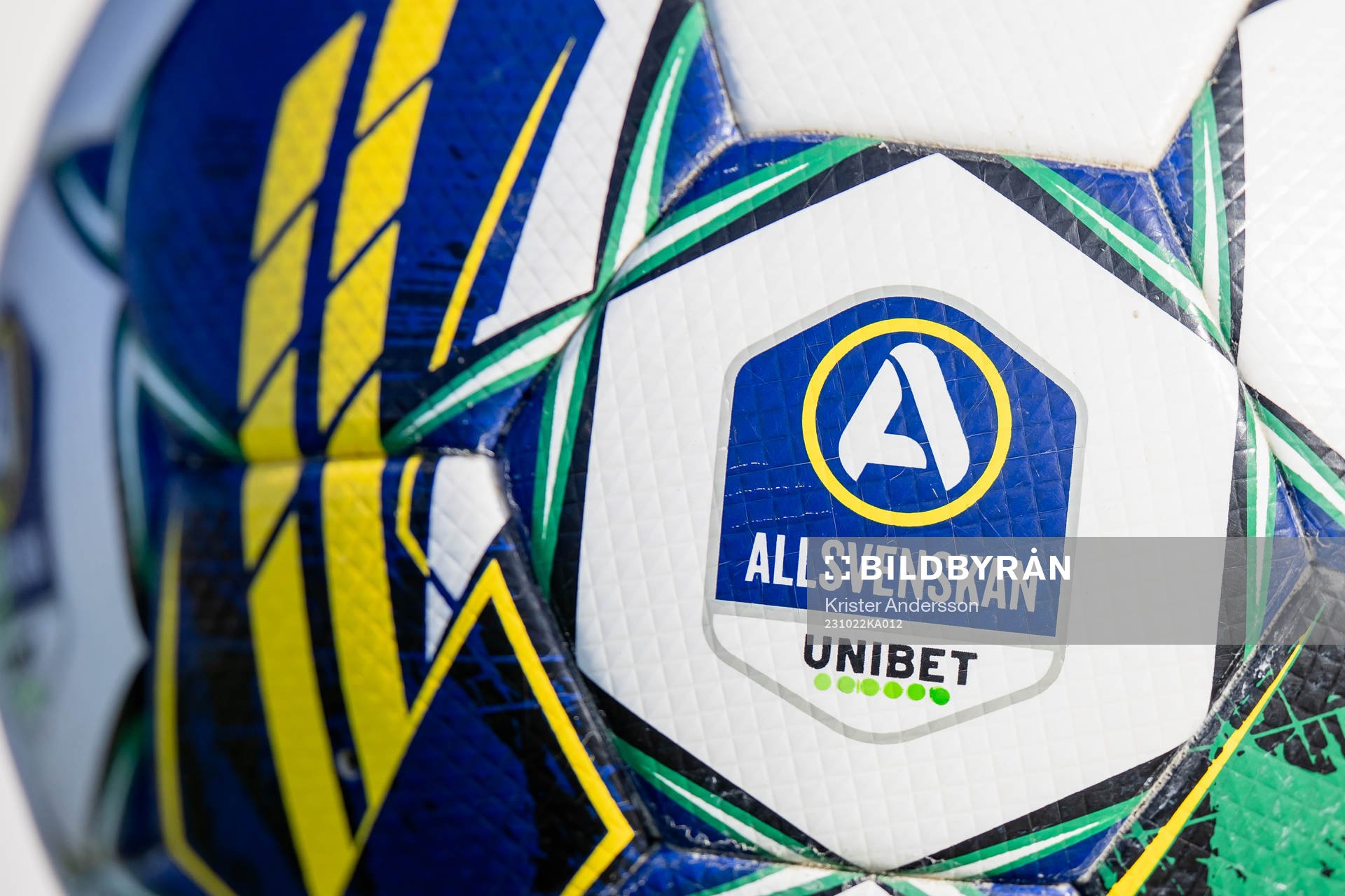 En fotboll med Unibet