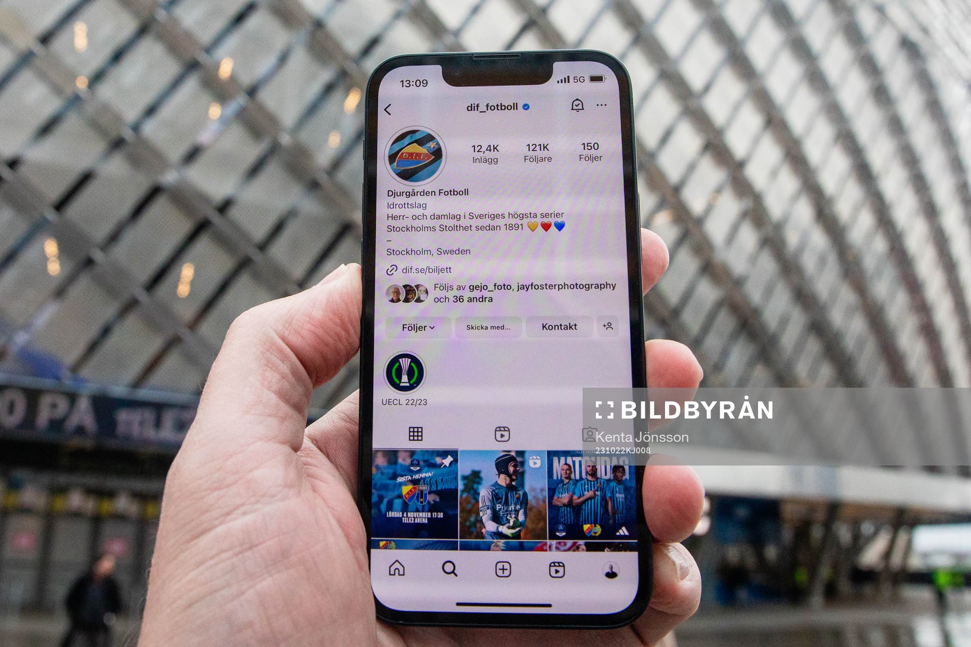 Mobiltelefon visar Djurgårdens Instagramsida