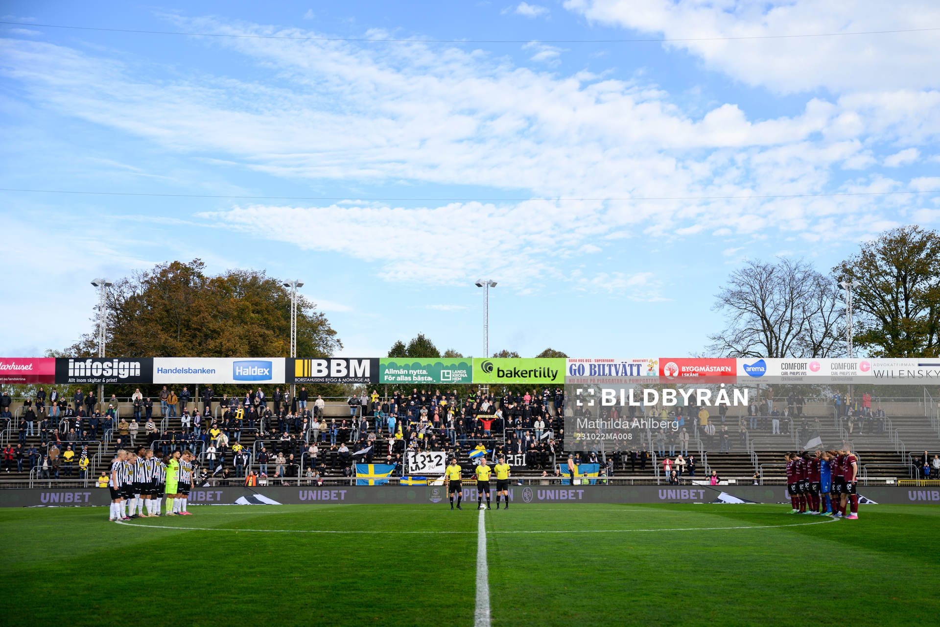 Tyst minut innan fotbollsmatchen i Superettan mellan