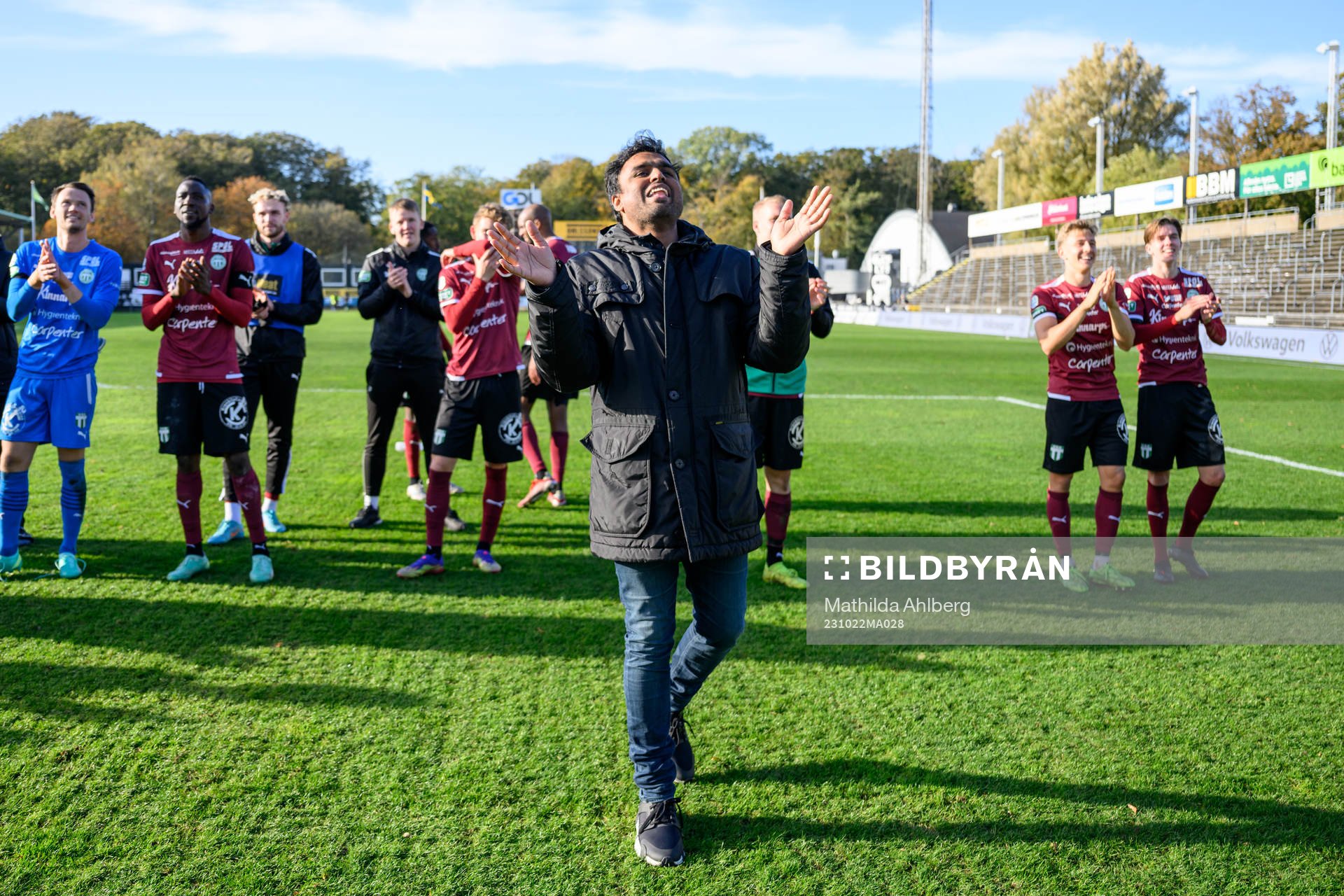 Västerås SKs tränare Kalle Karlsson jublar