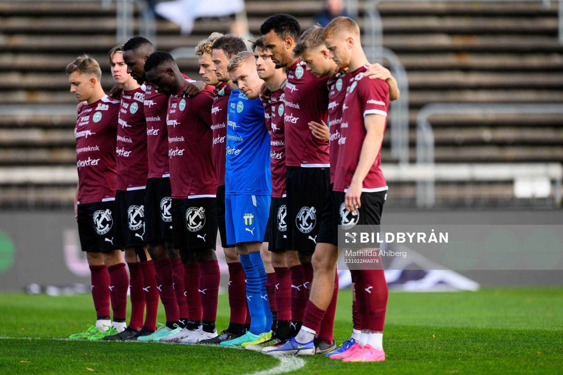 Västerås SKs  spelare vid en tyst minut