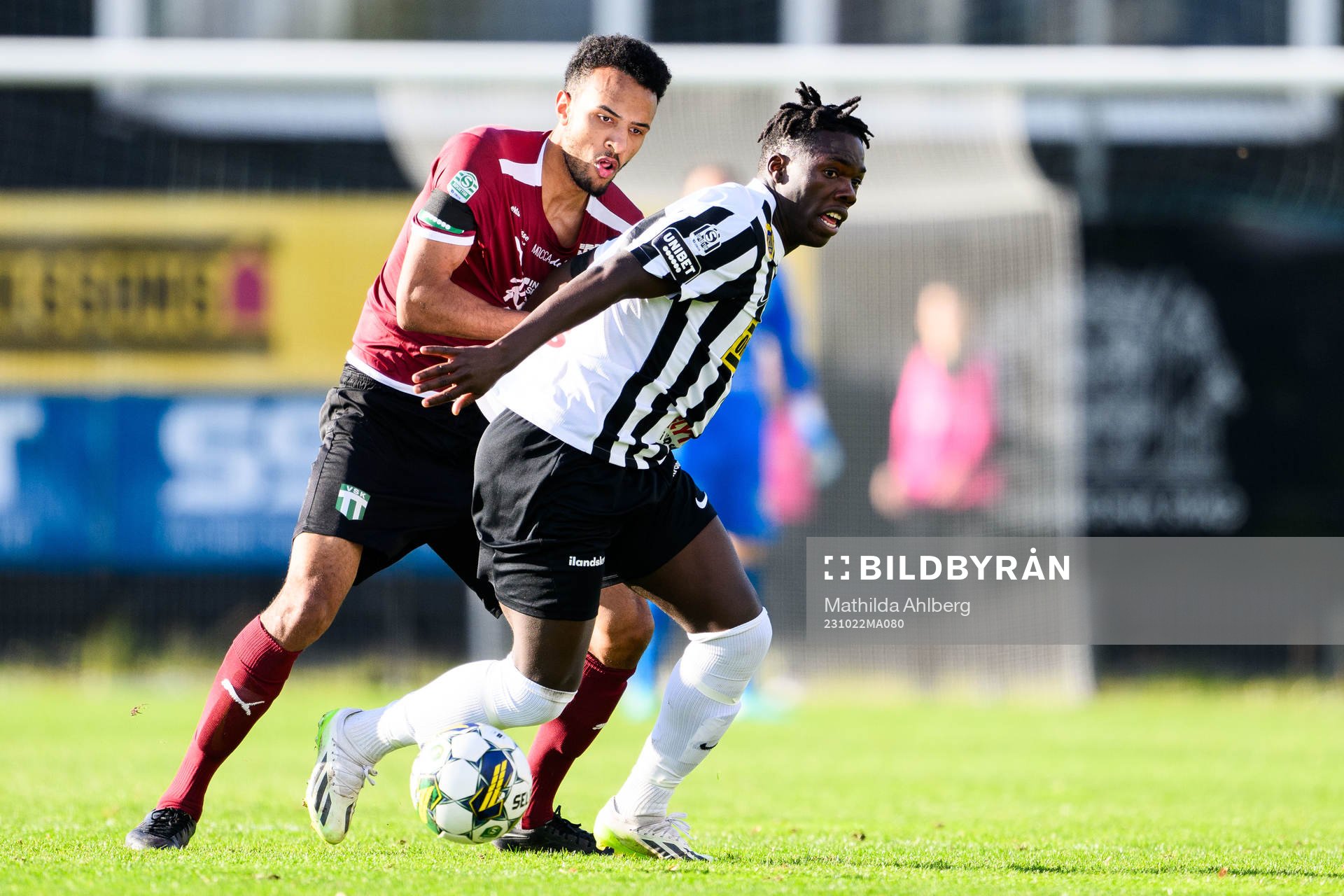 Västerås SKs Alex Douglas och Landskronas Xavier Odhiambo