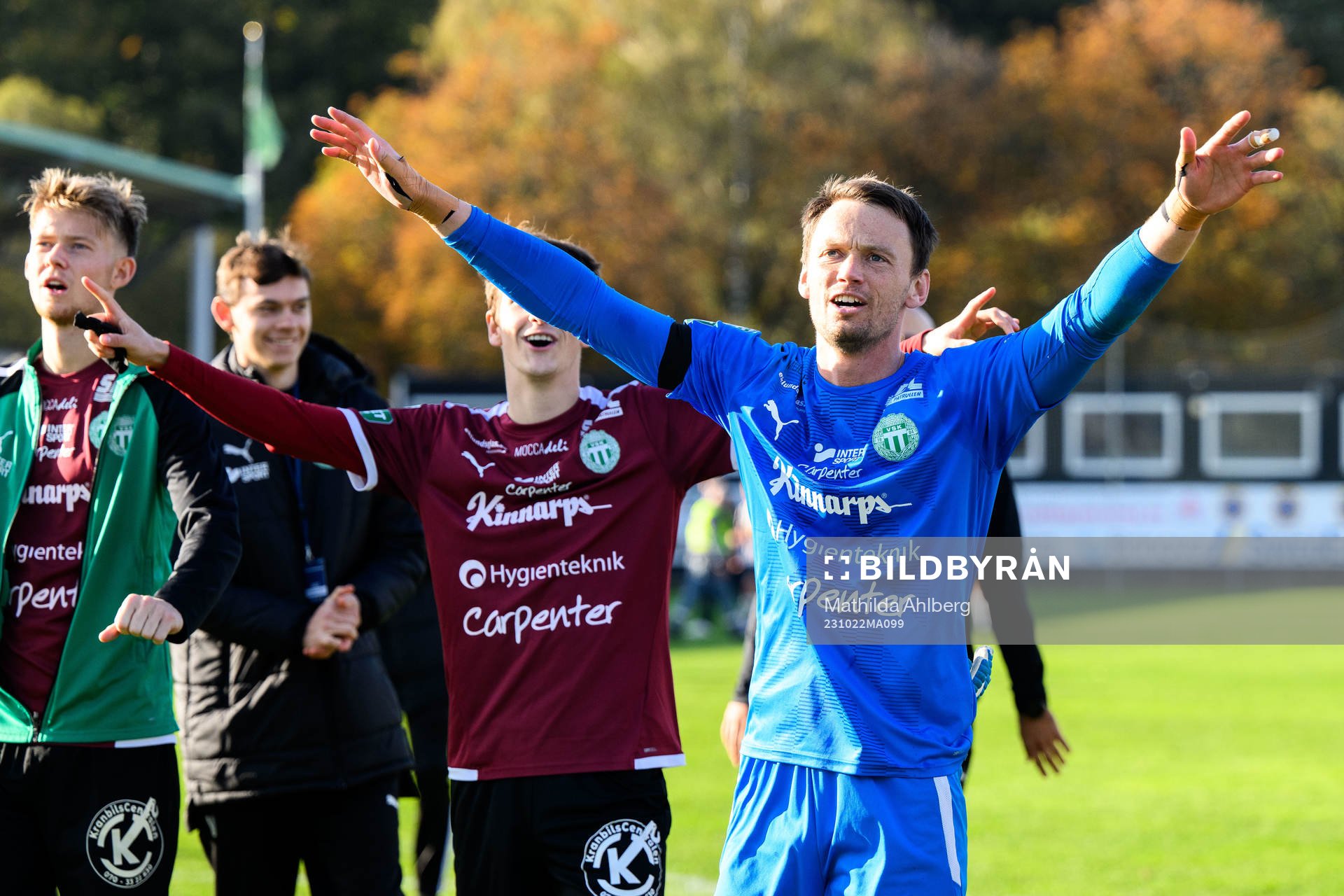 Västerås SKs målvakt Anton Fagerström jublar
